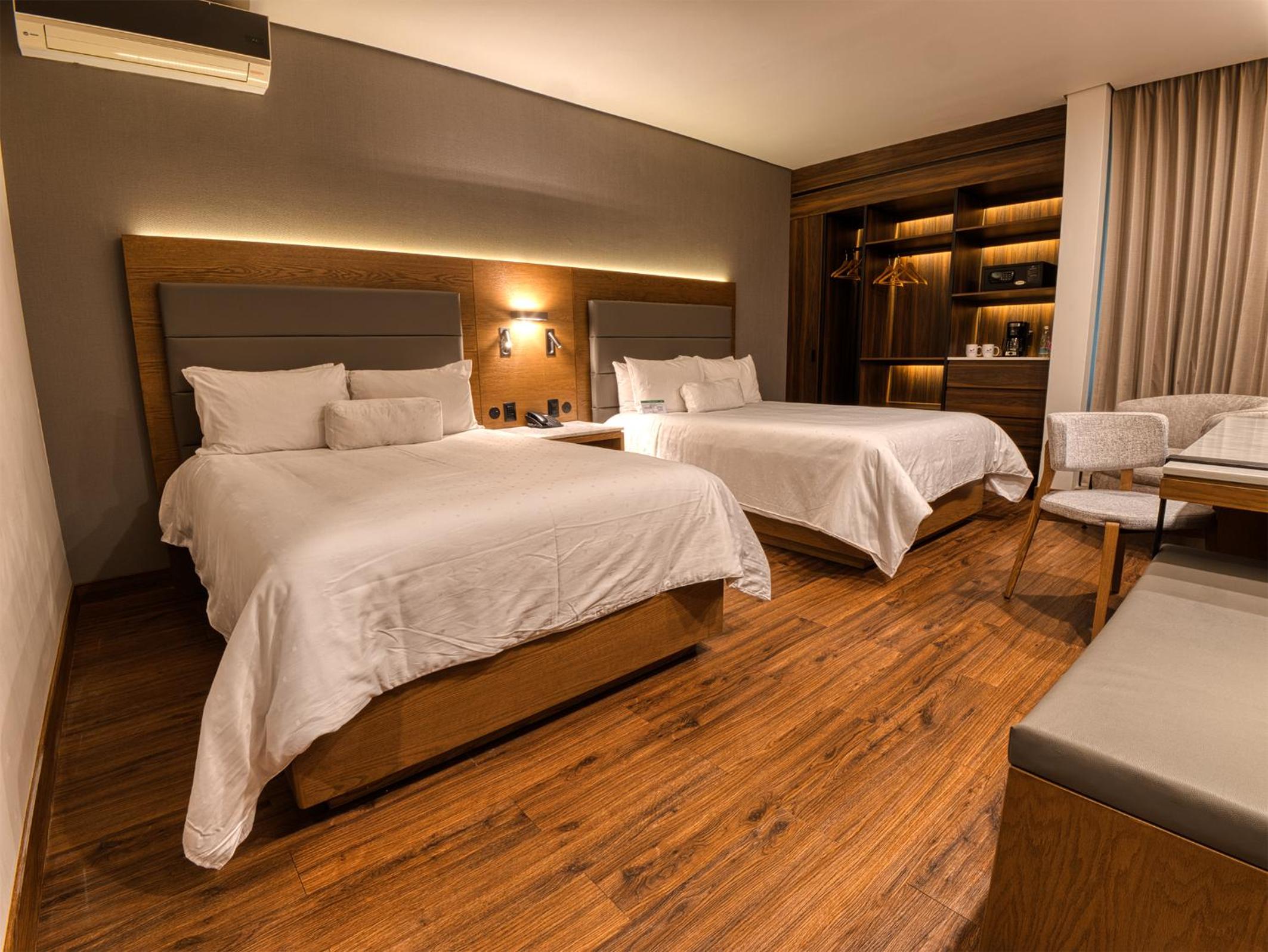 Superior Double Room with Two Double Beds - Photo 1