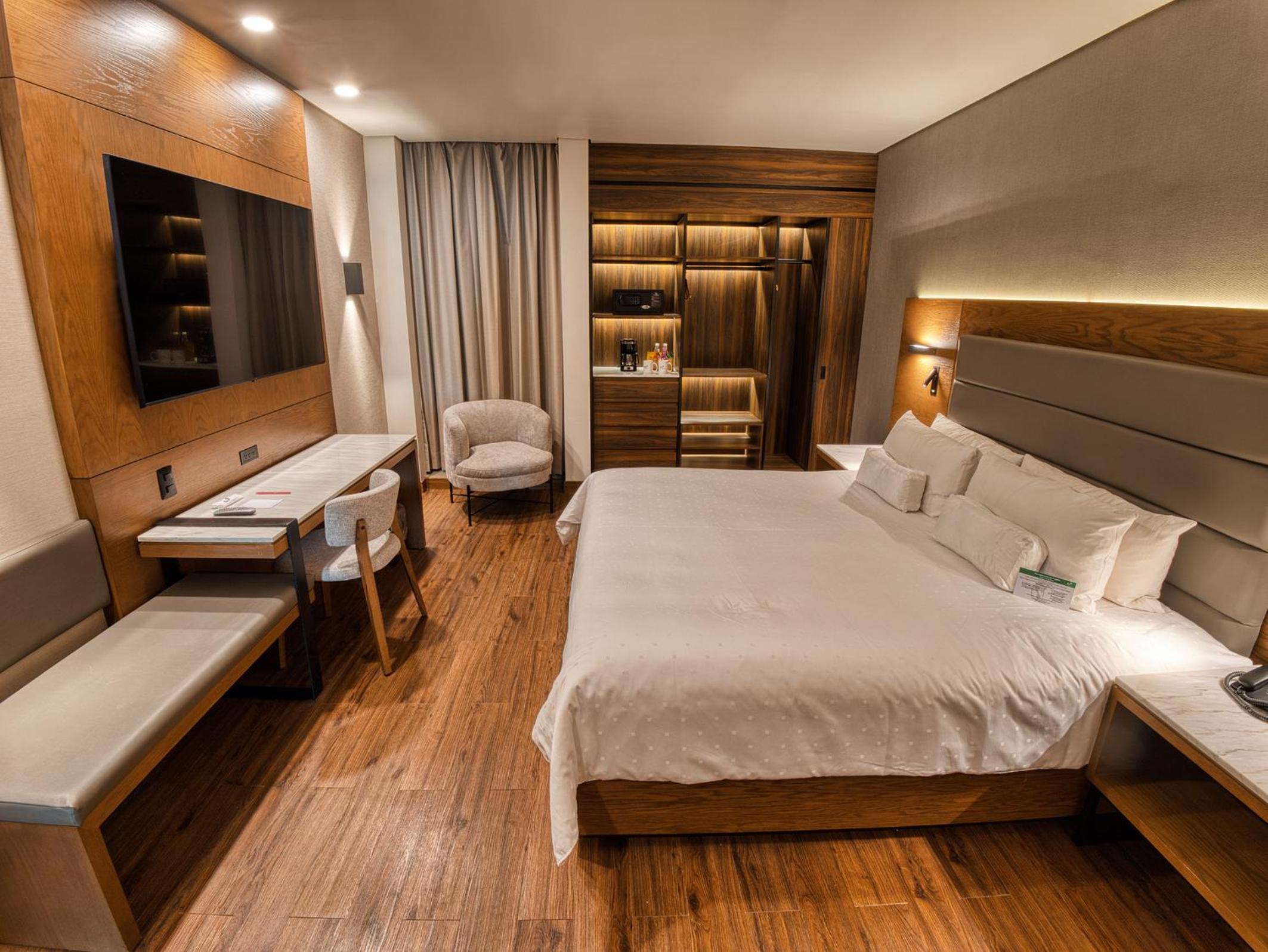 Superior King Room - Photo 5