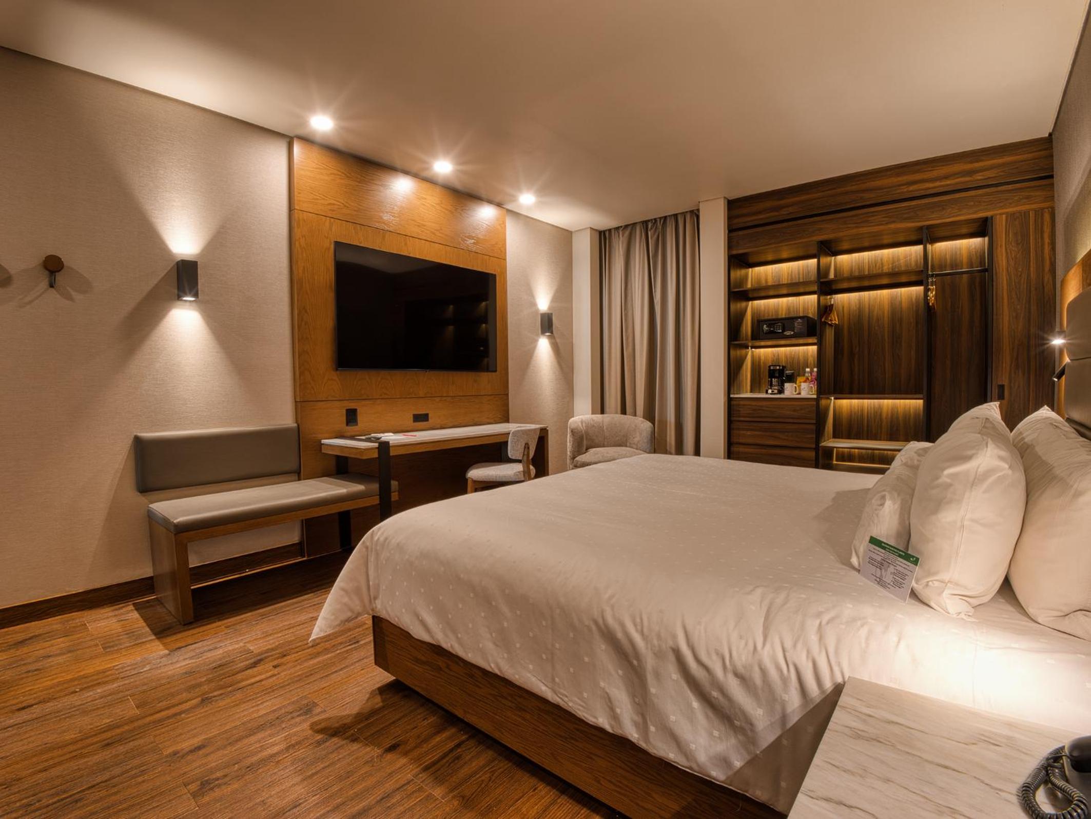 Superior King Room - Photo 8