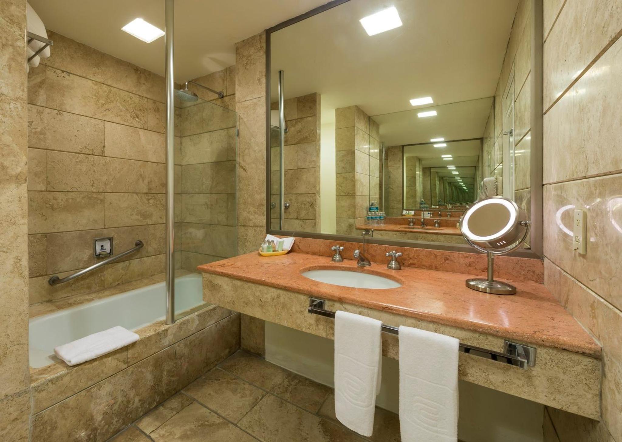 Deluxe Two Beds with Pool