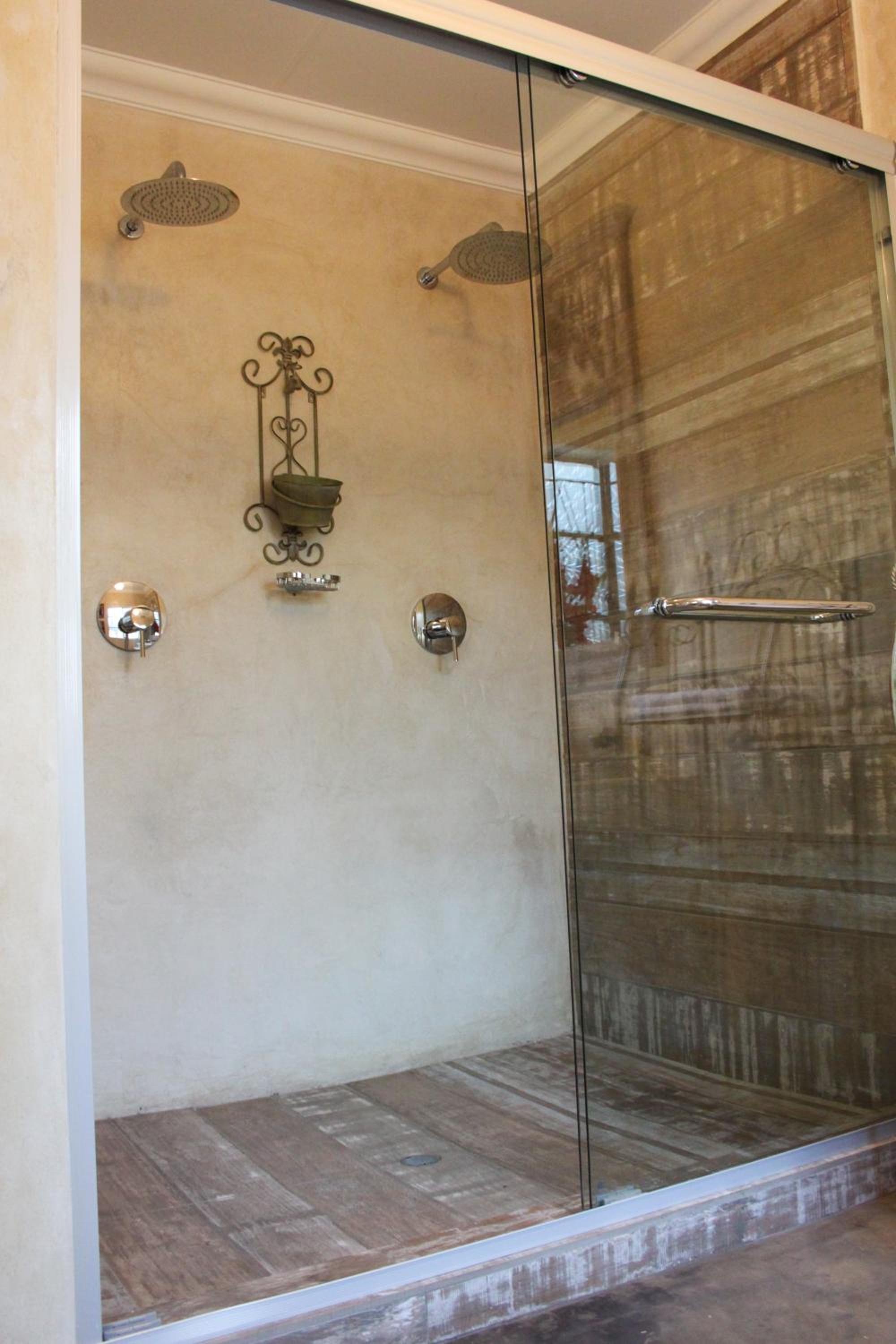 Standard Family Room - Photo 7