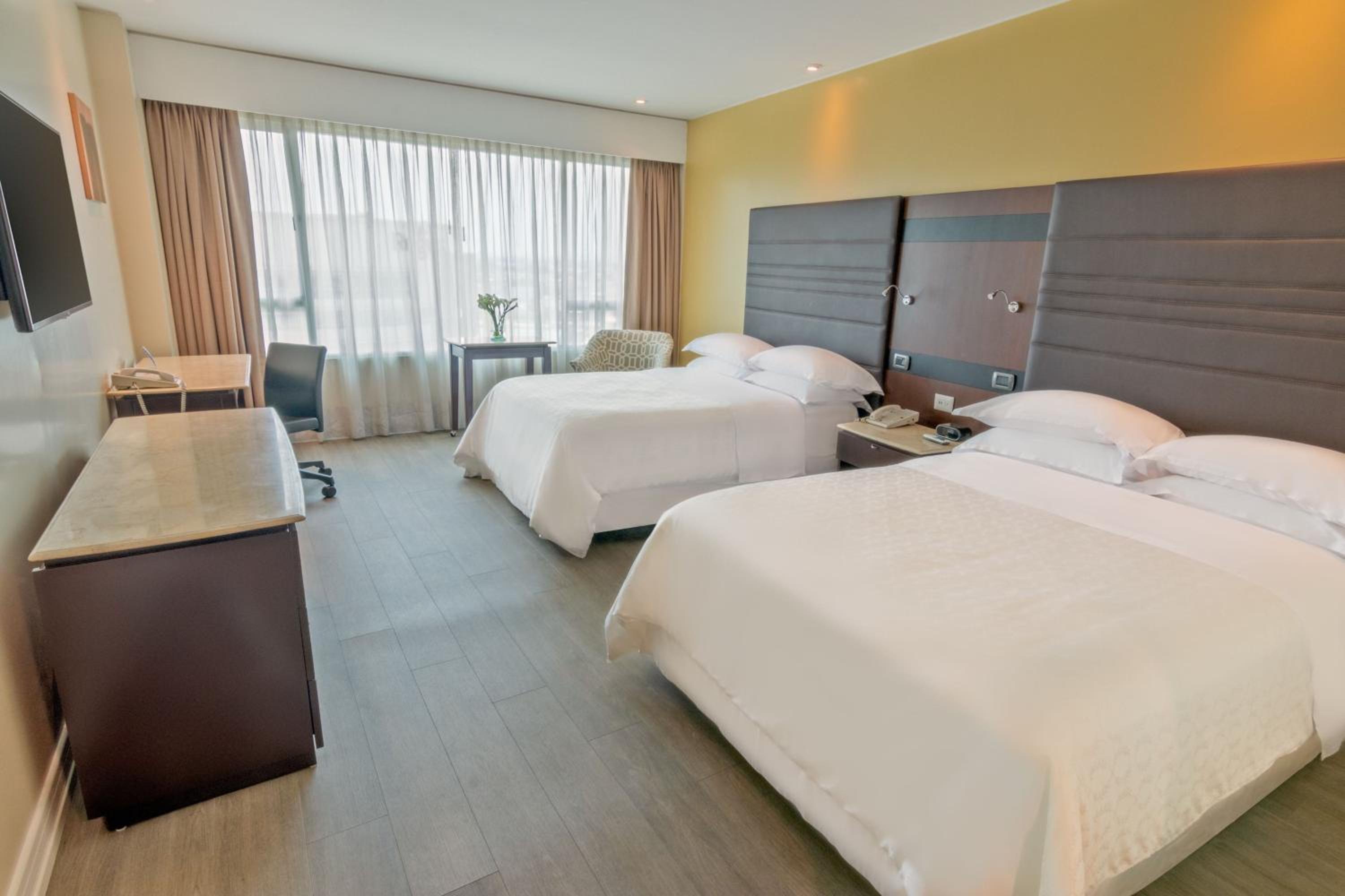 Deluxe Room with Two Double Beds - Renovated/High Floor - Photo 1