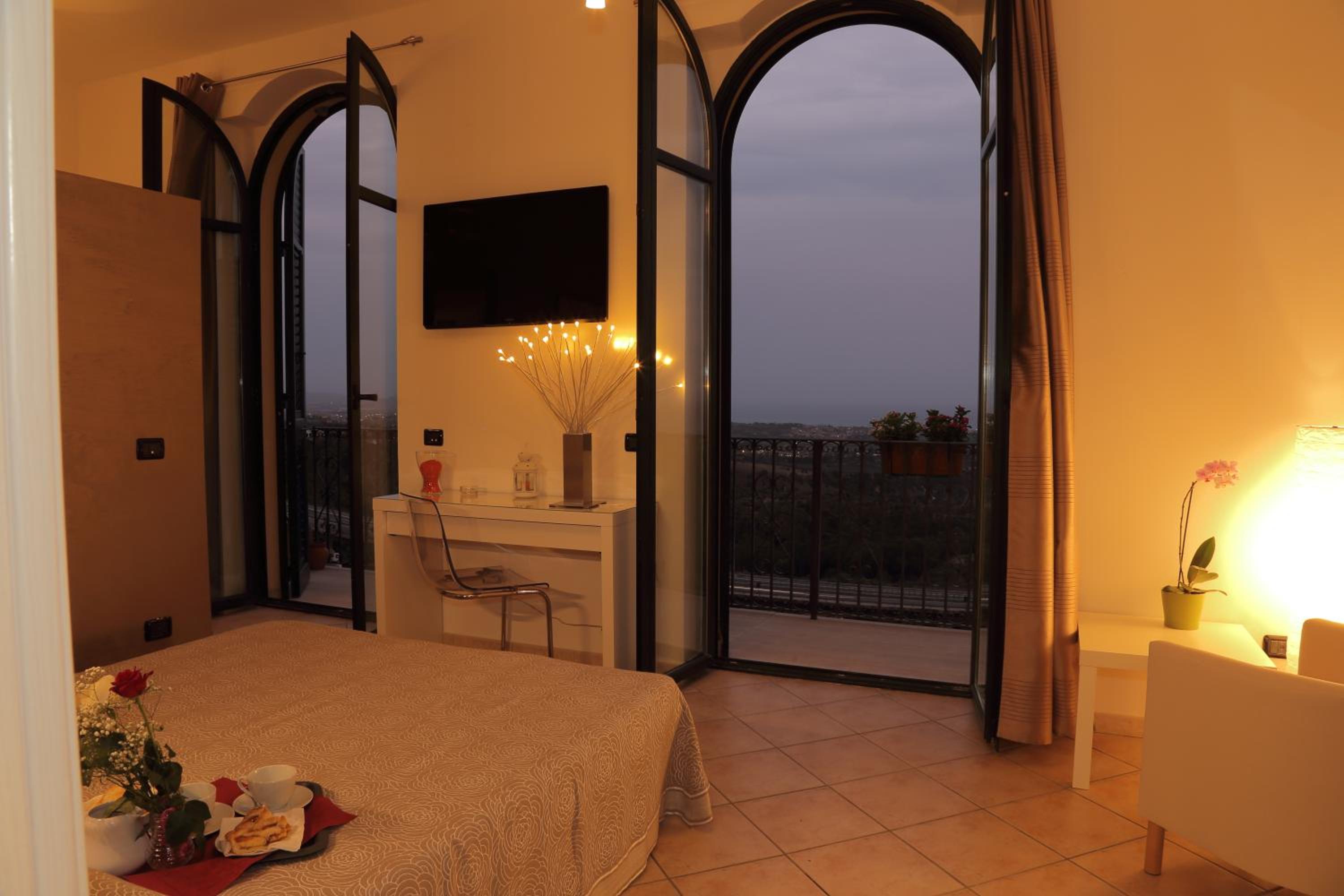Double Room with Balcony and Sea View photo 1