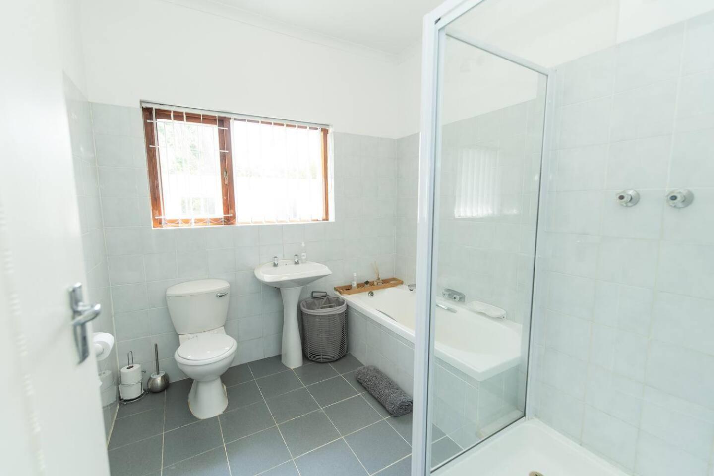 Four-Bedroom House photo 2