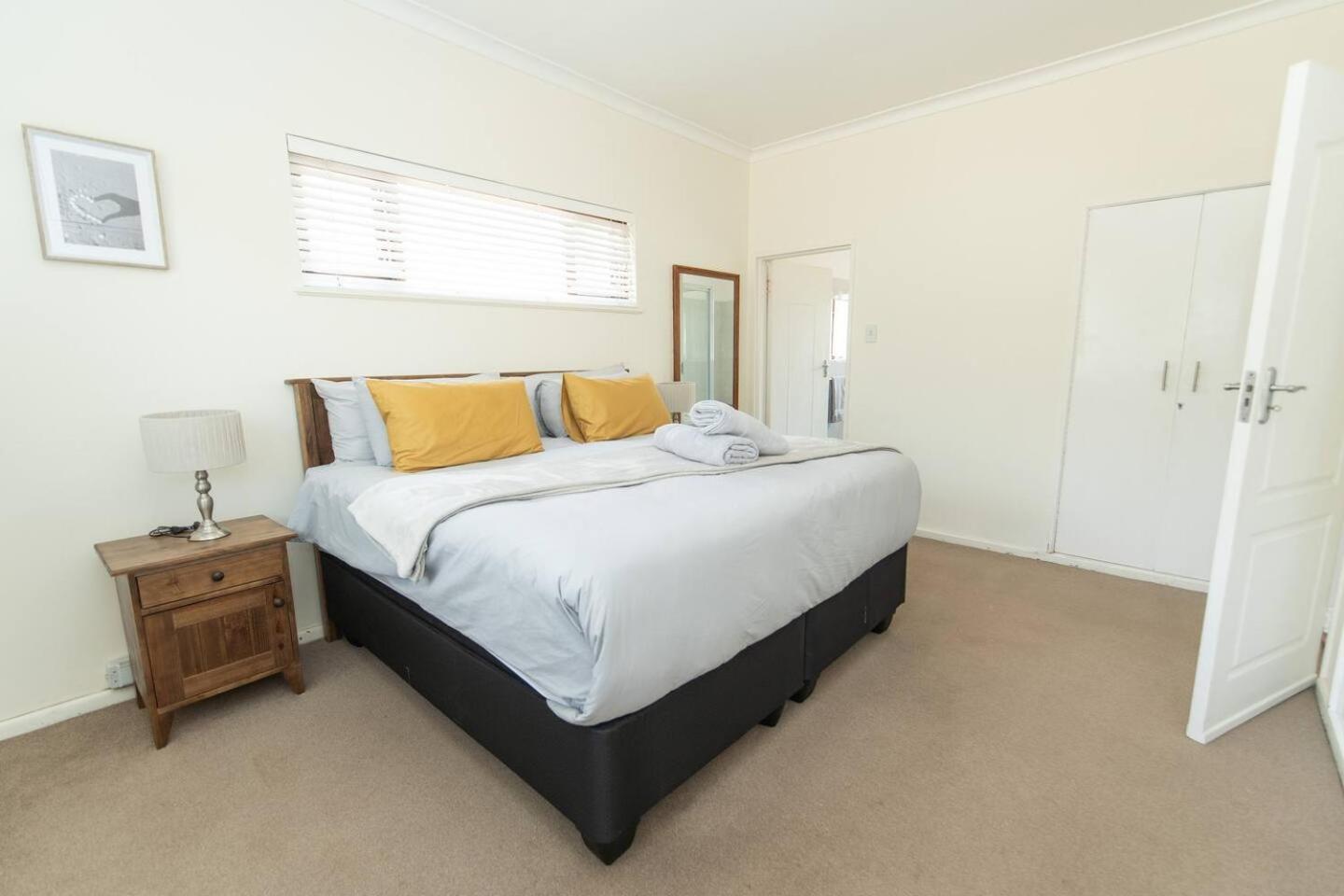 Four-Bedroom House photo 3