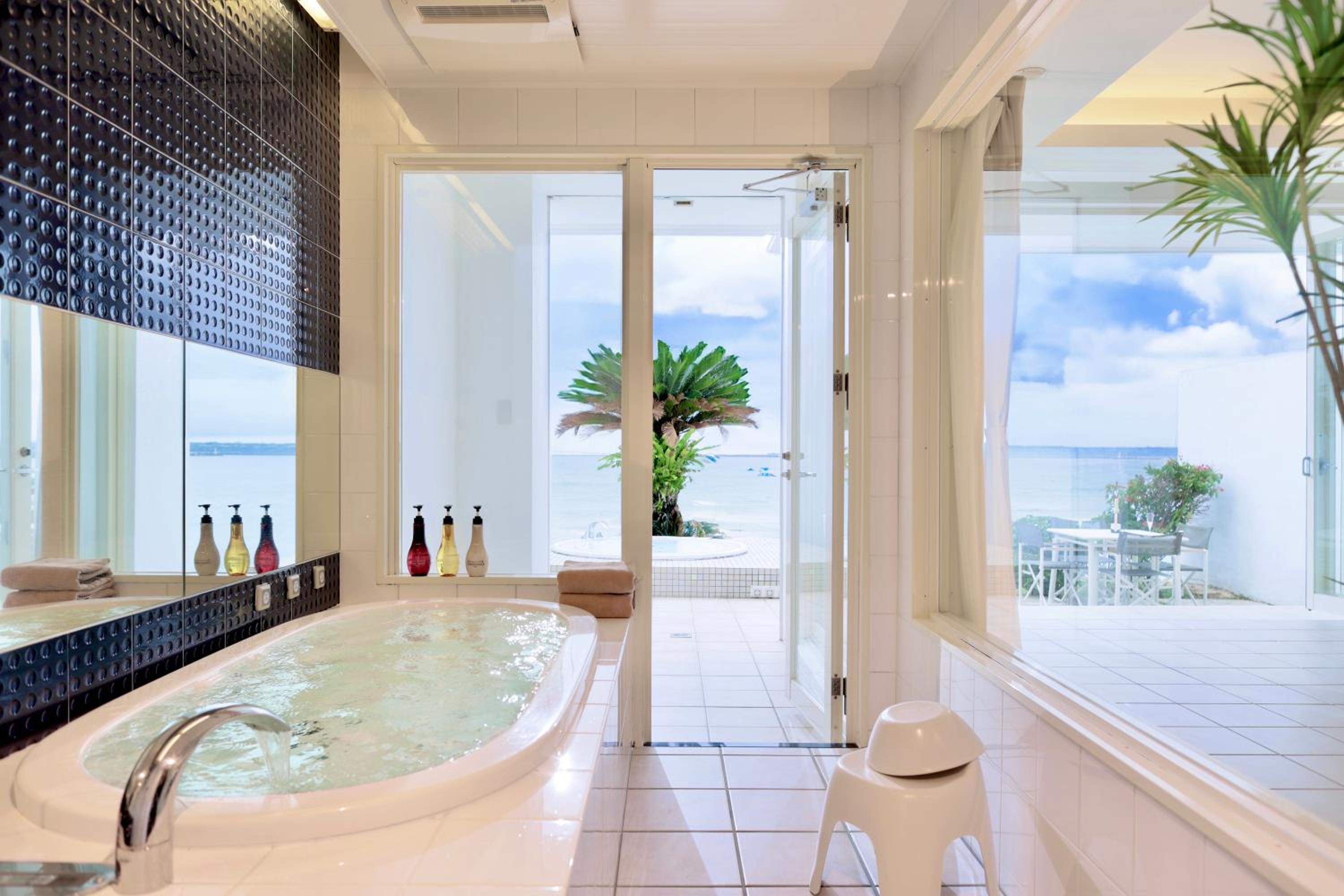 Villa with Open-Air Spa Bath  photo 2