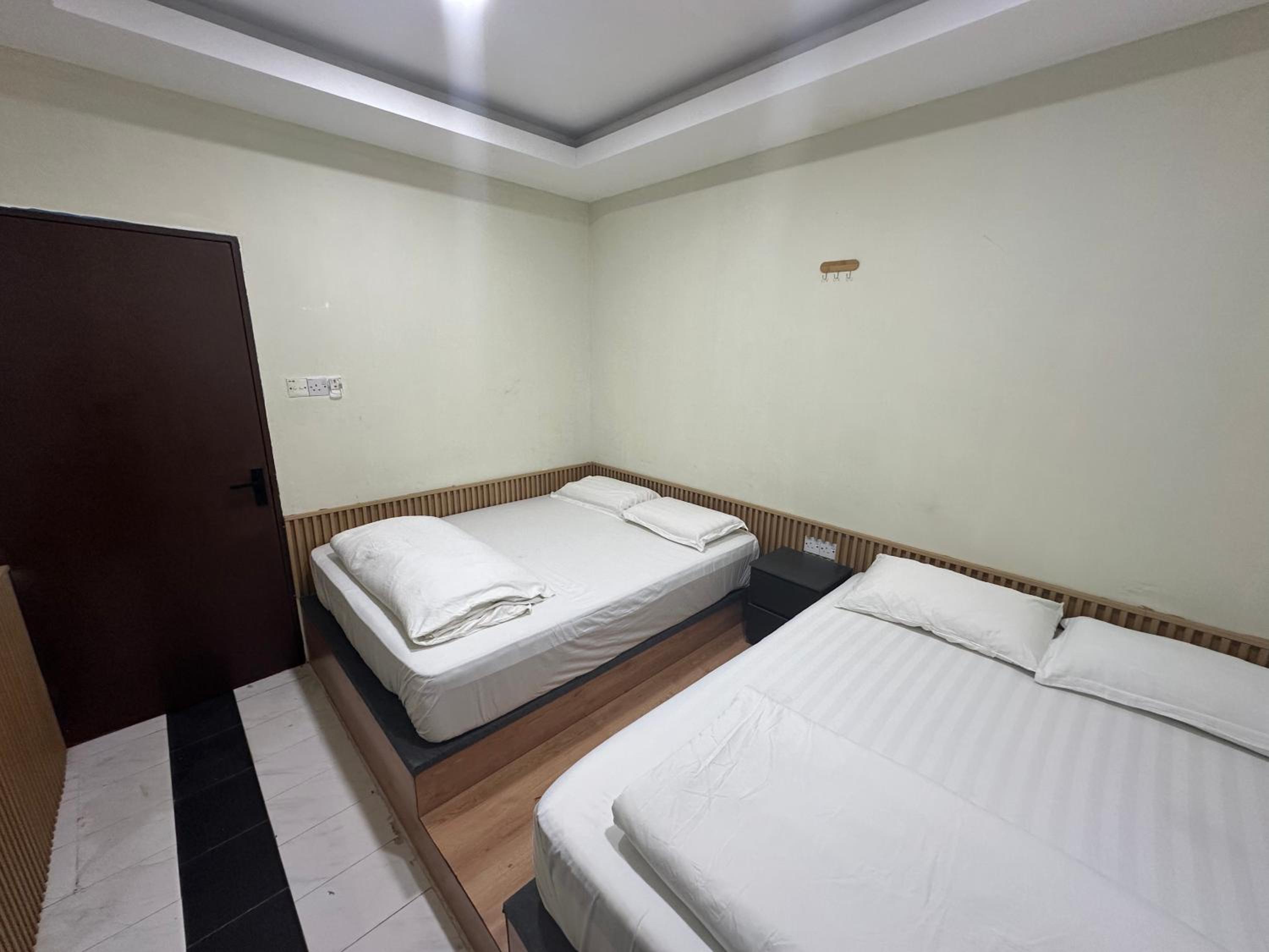 Twin Room - Photo 3