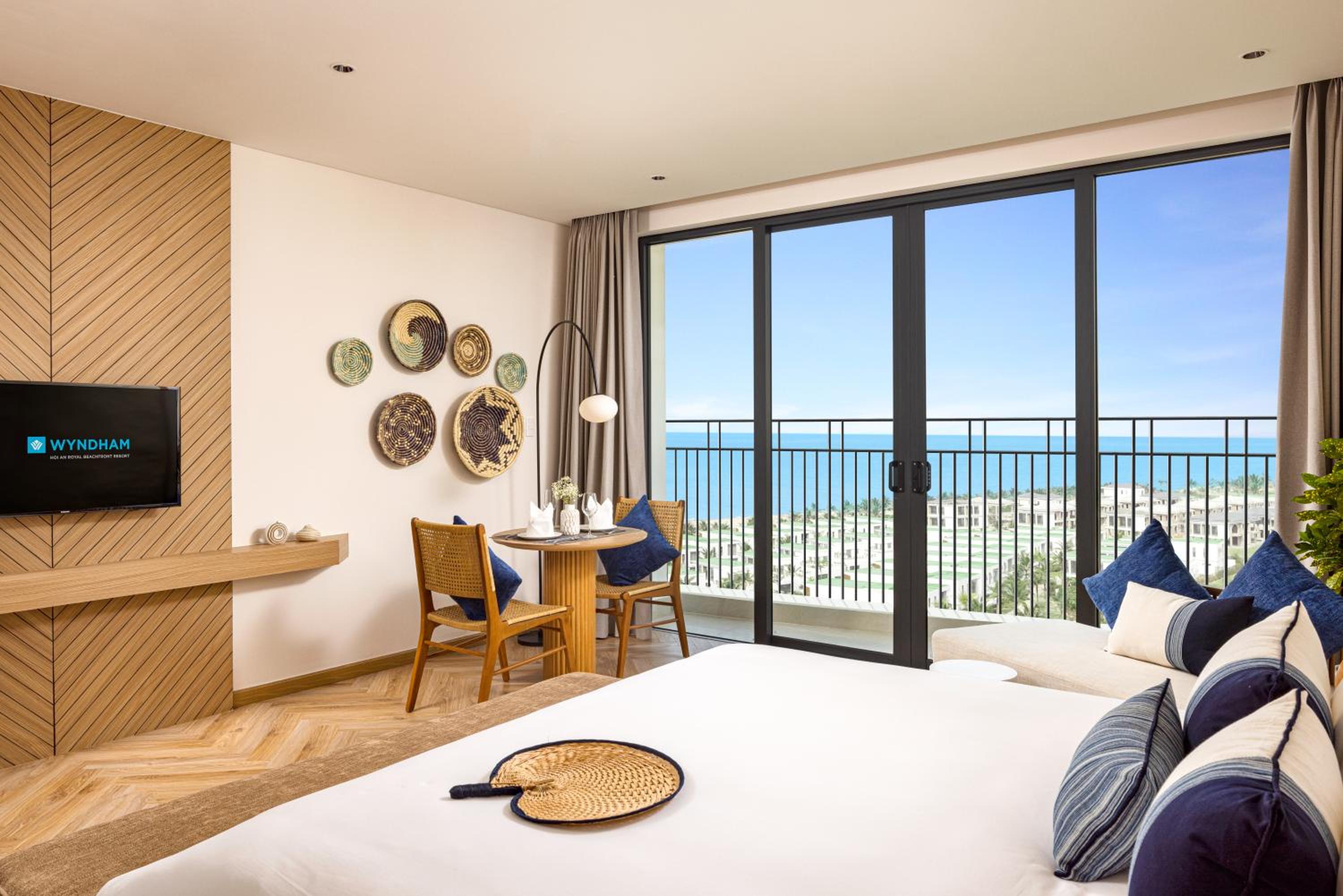 Premier King Room with Ocean View - Photo 4