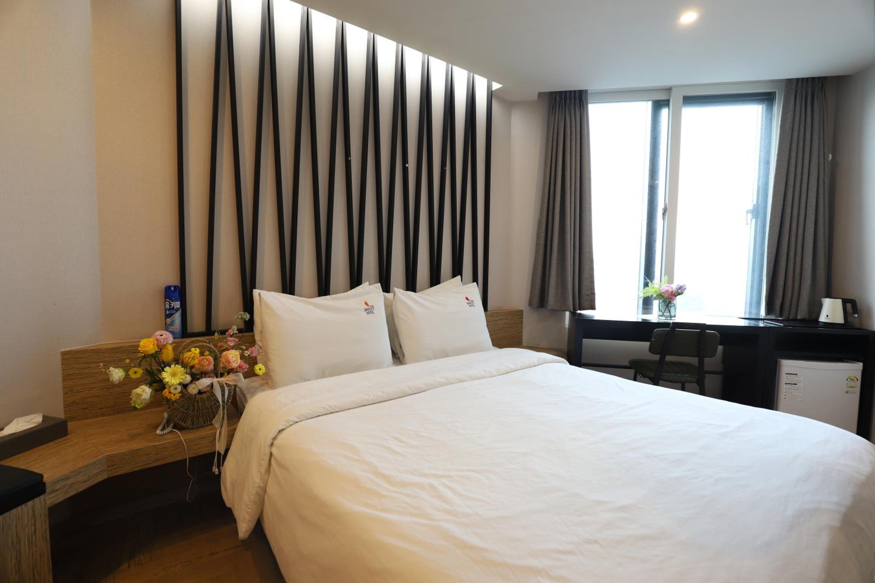 Superior King Room - Photo 1