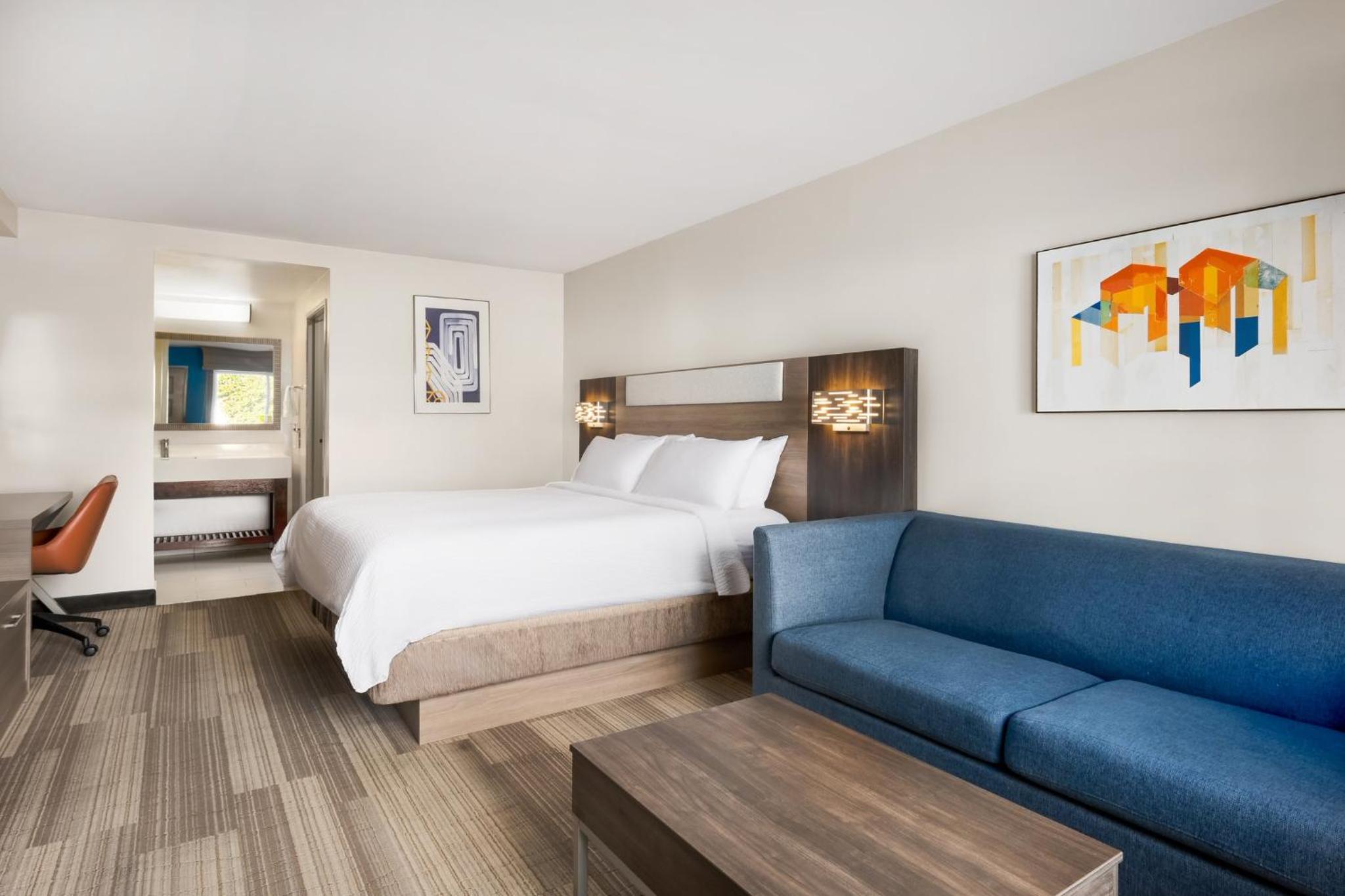 Standard King Room with Sofa Bed - Non-Smoking