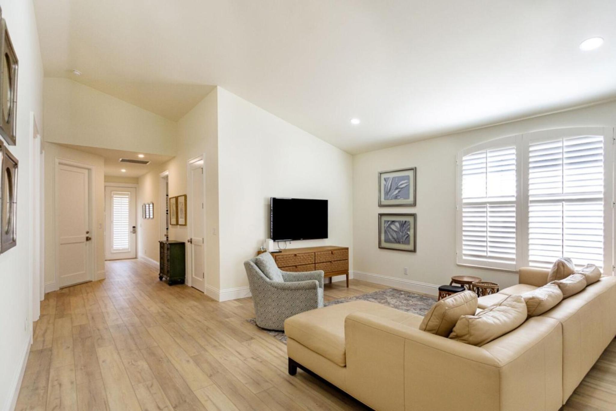 Three-Bedroom House - Photo 6