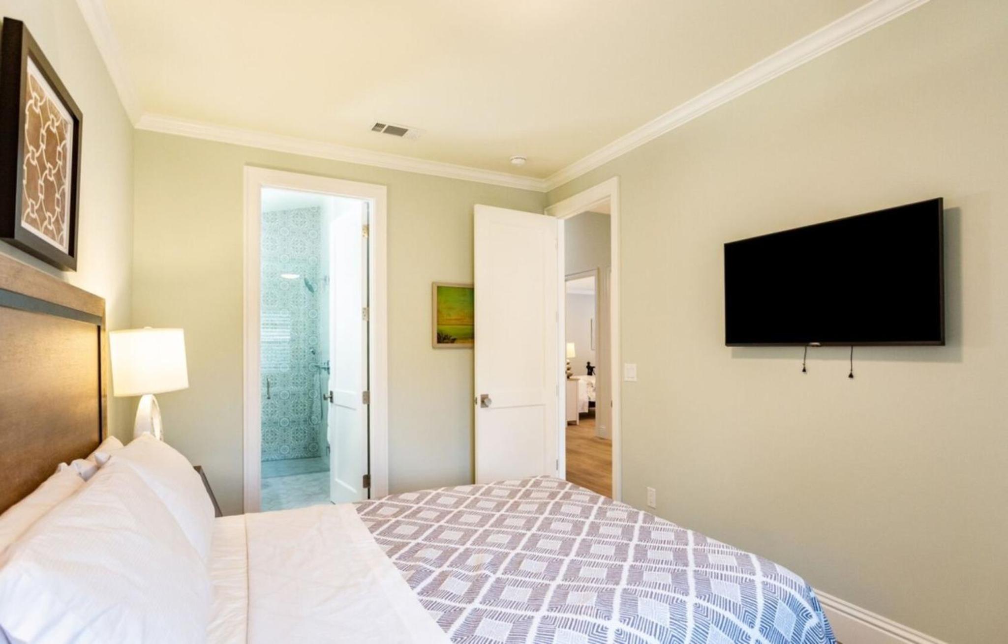 Three-Bedroom House - Photo 10