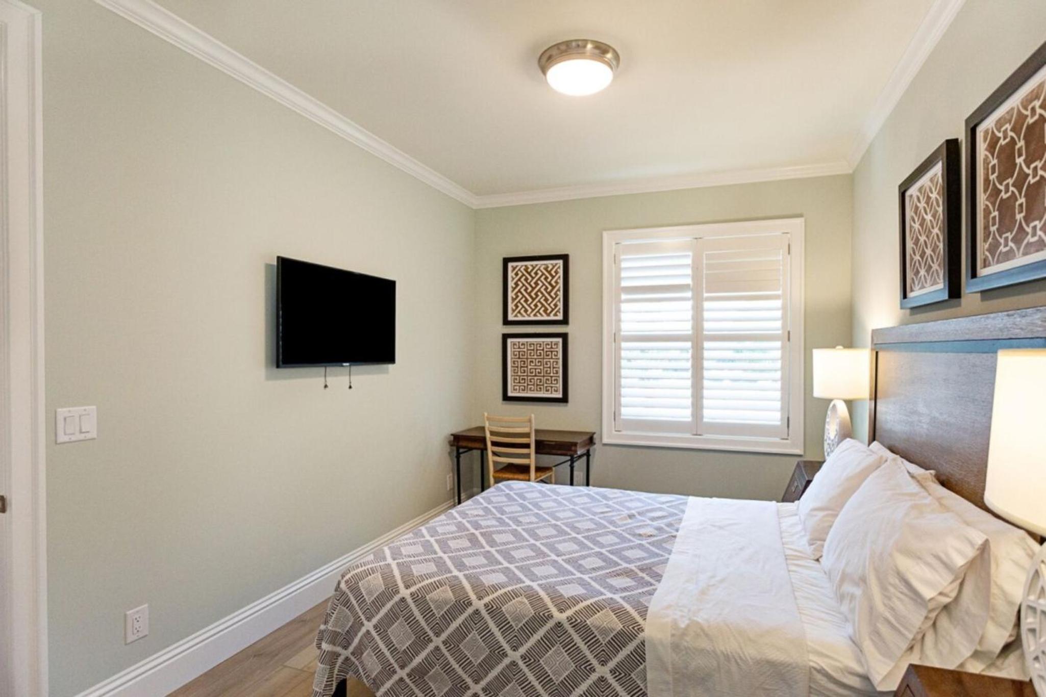 Three-Bedroom House - Photo 25