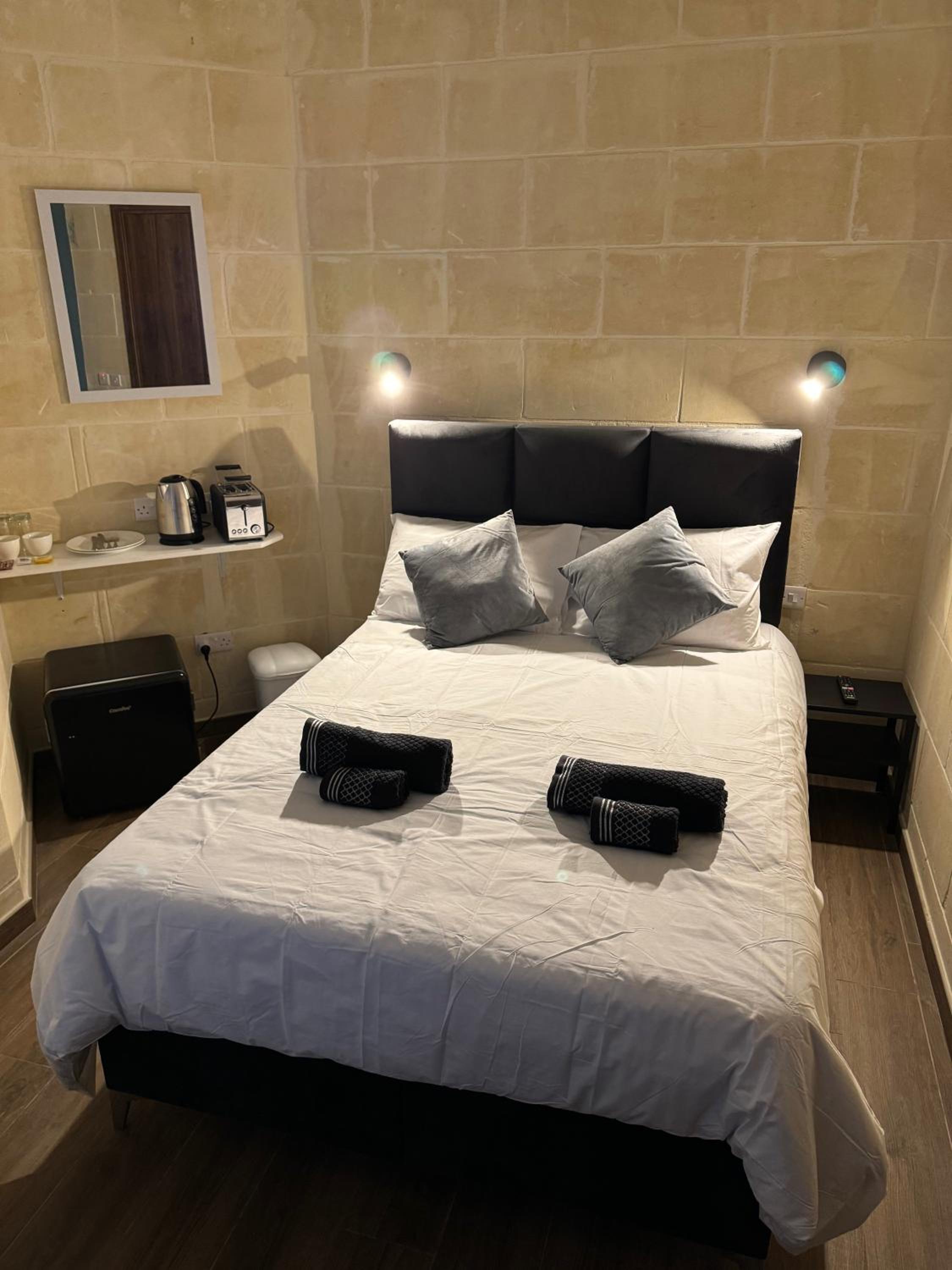Double Room With Private Bathroom photo 3