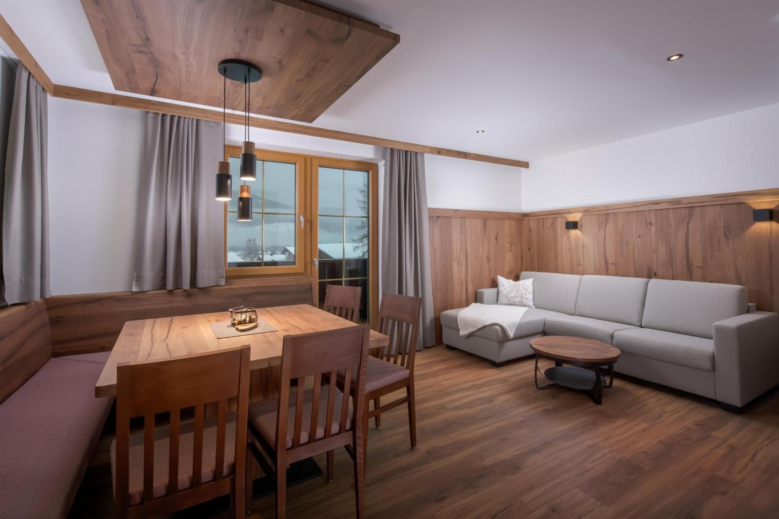 Three-Bedroom Apartment with Shower photo 1