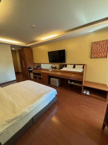 Deluxe King Room photo 2