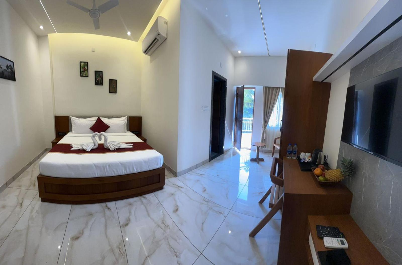 Deluxe Double Room (2 Adults + 1 Child) photo 2