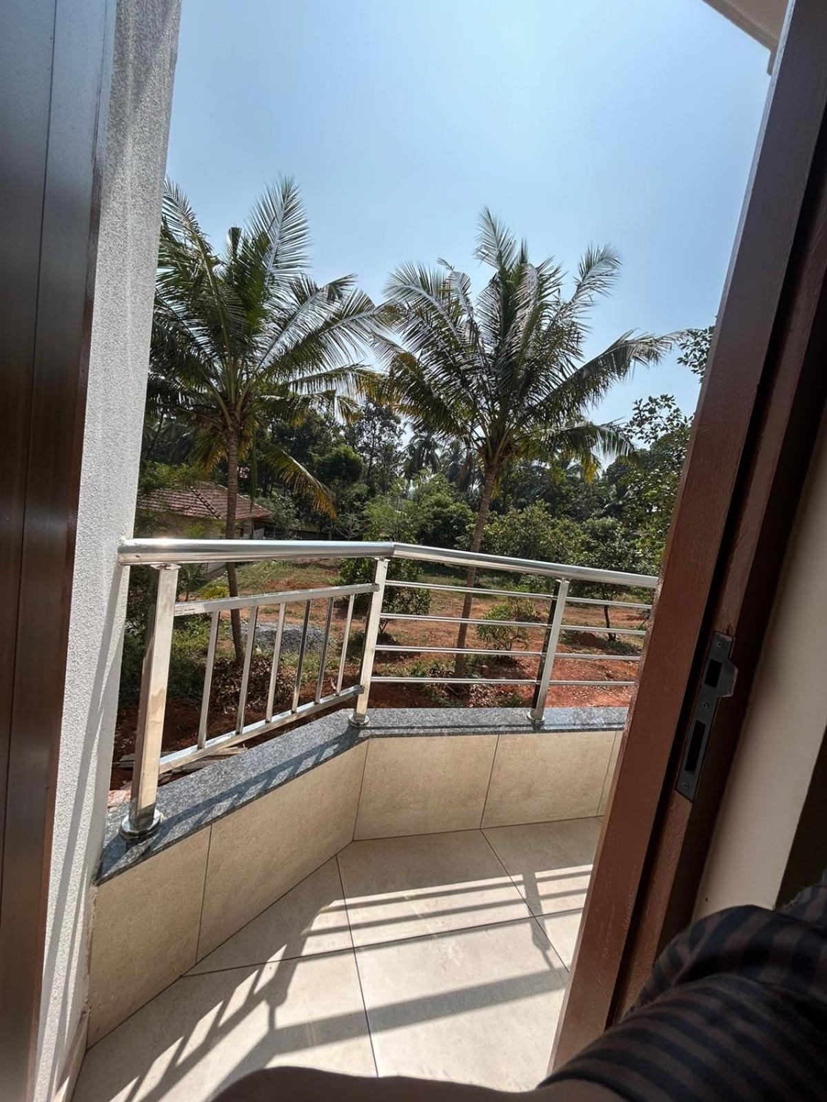 Deluxe Double Room (2 Adults + 1 Child) photo 3