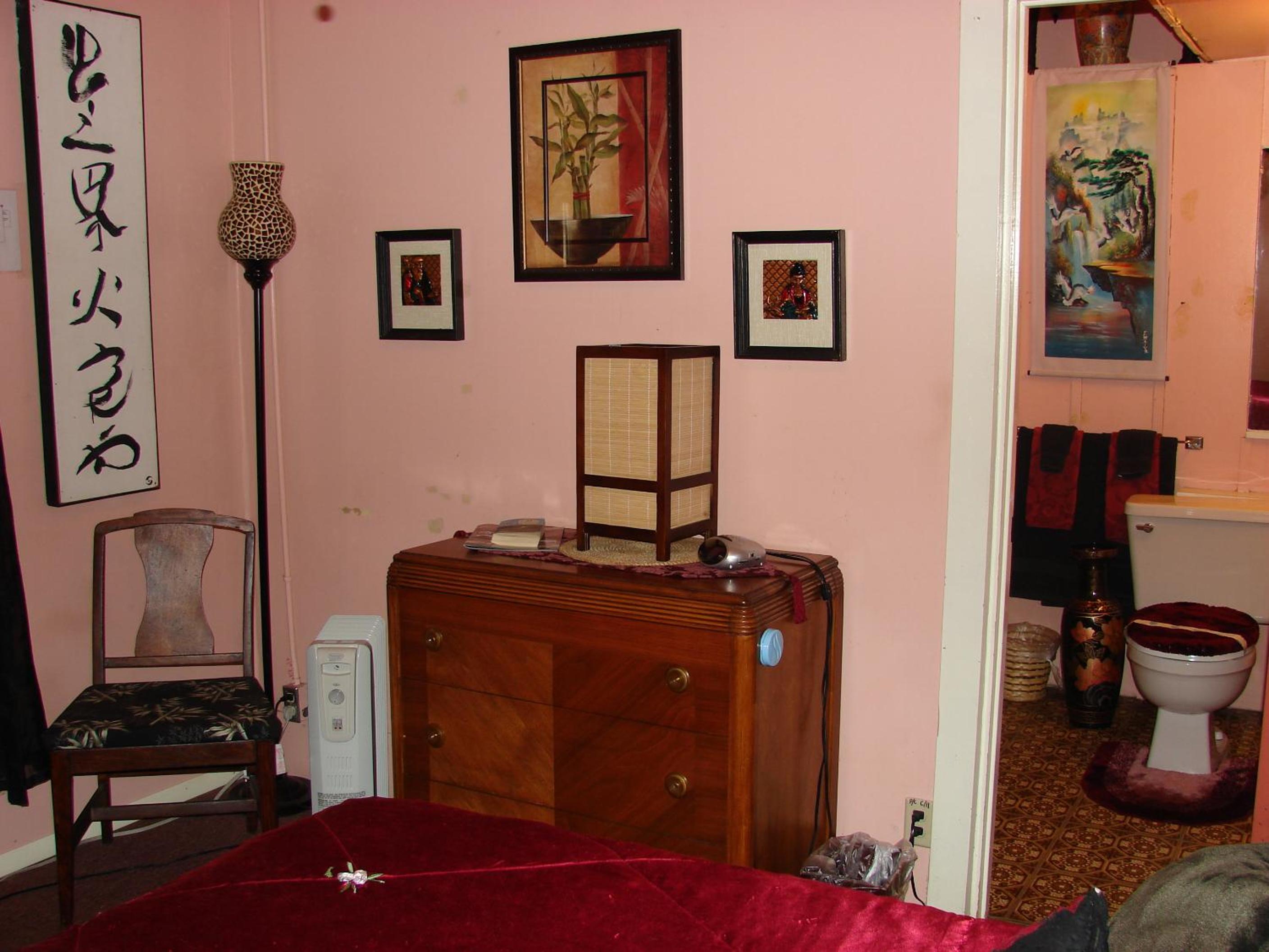 Queen Room photo 2