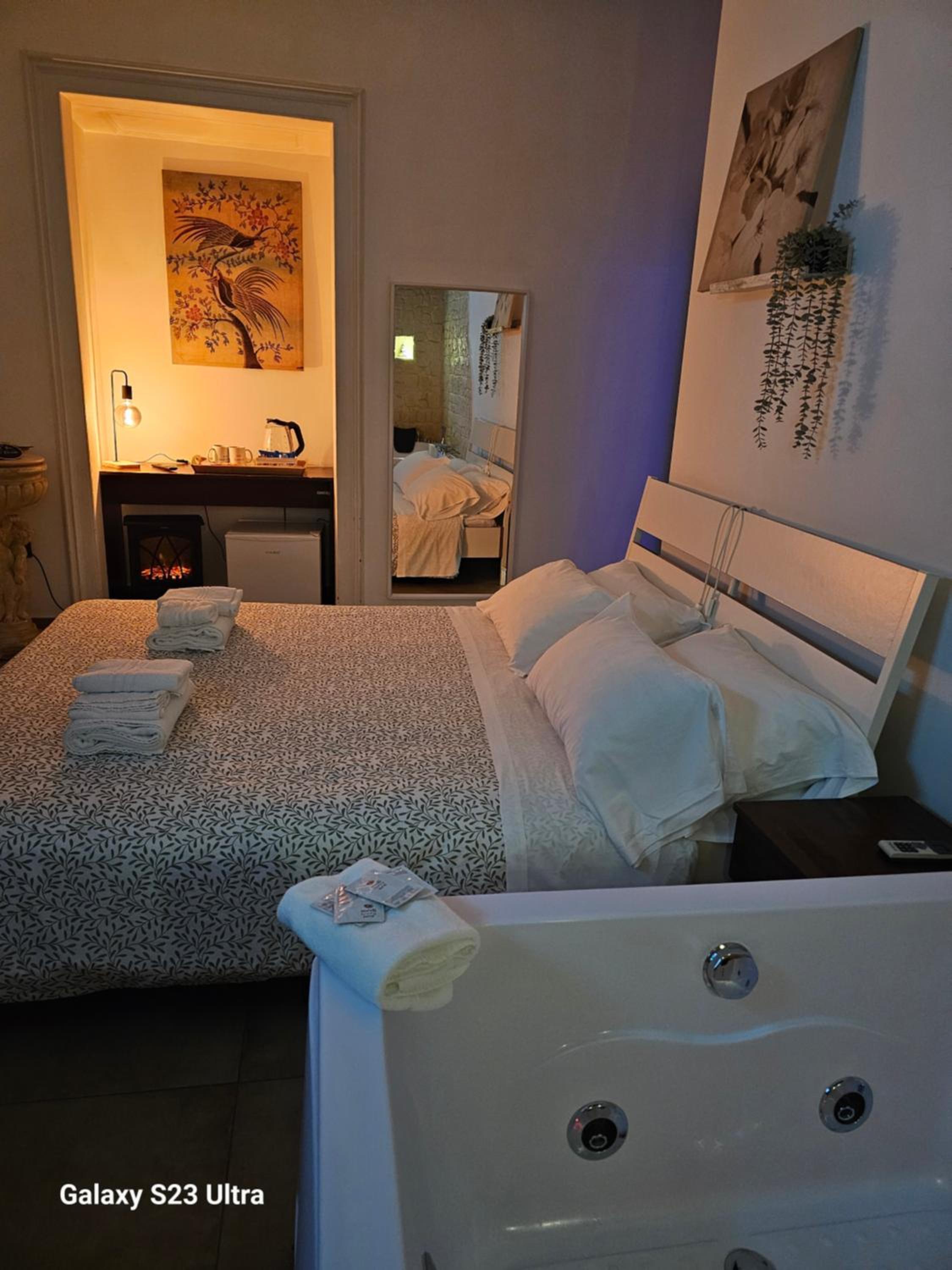 Deluxe Suite with Spa Bath