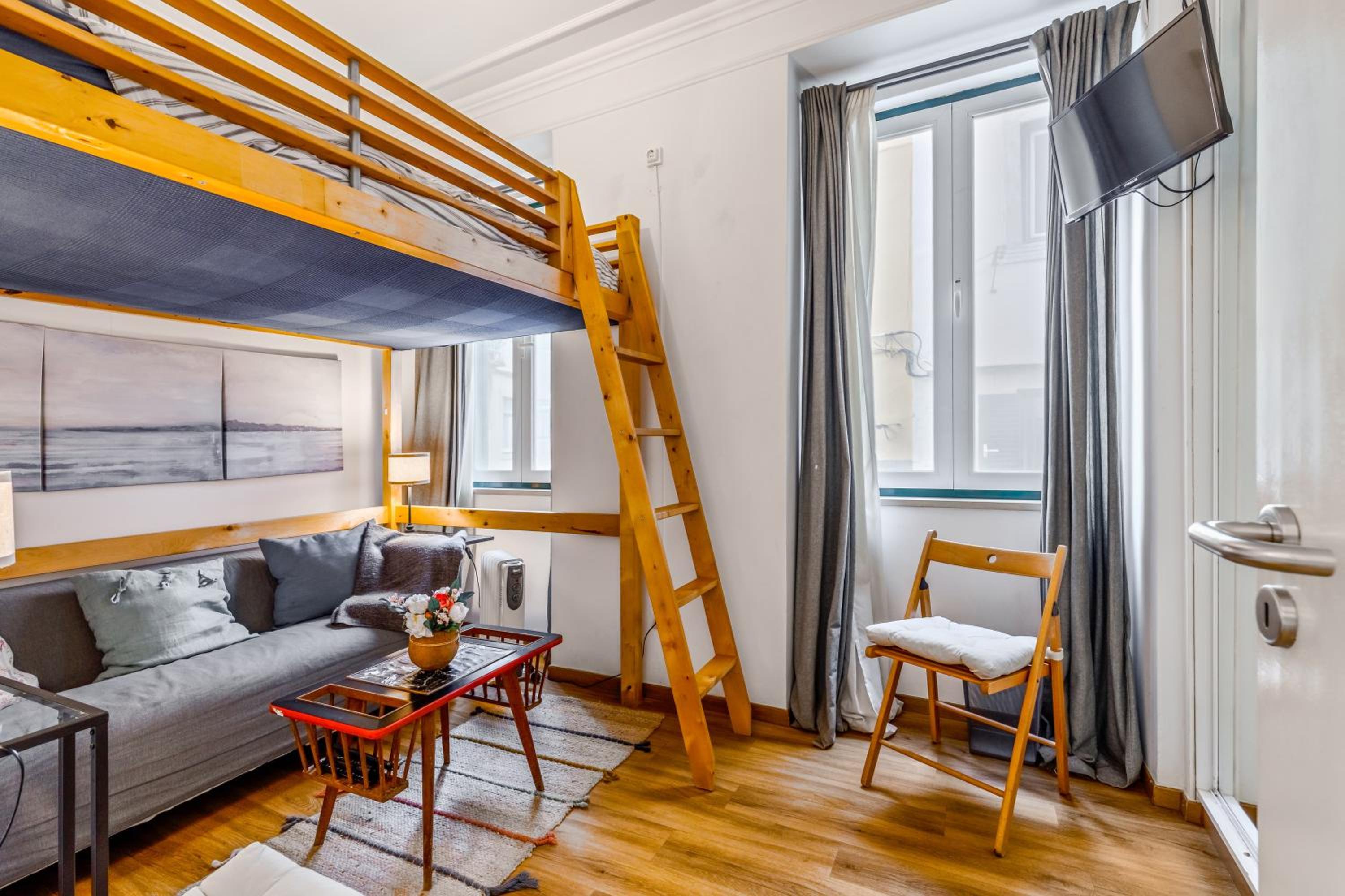Superior One-Bedroom Apartment