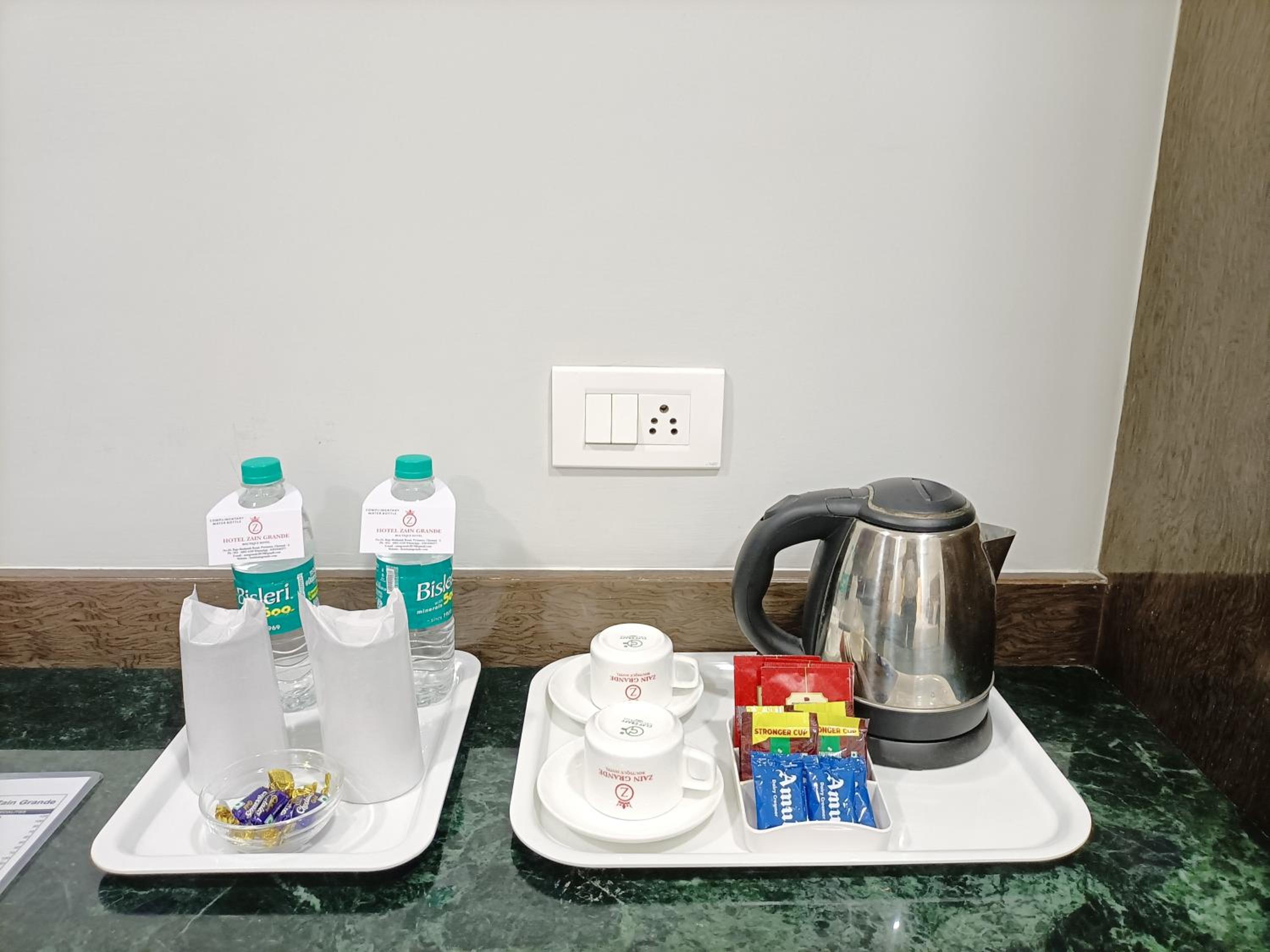 Deluxe Double Room (2 Adults + 1 Child) - Photo 8