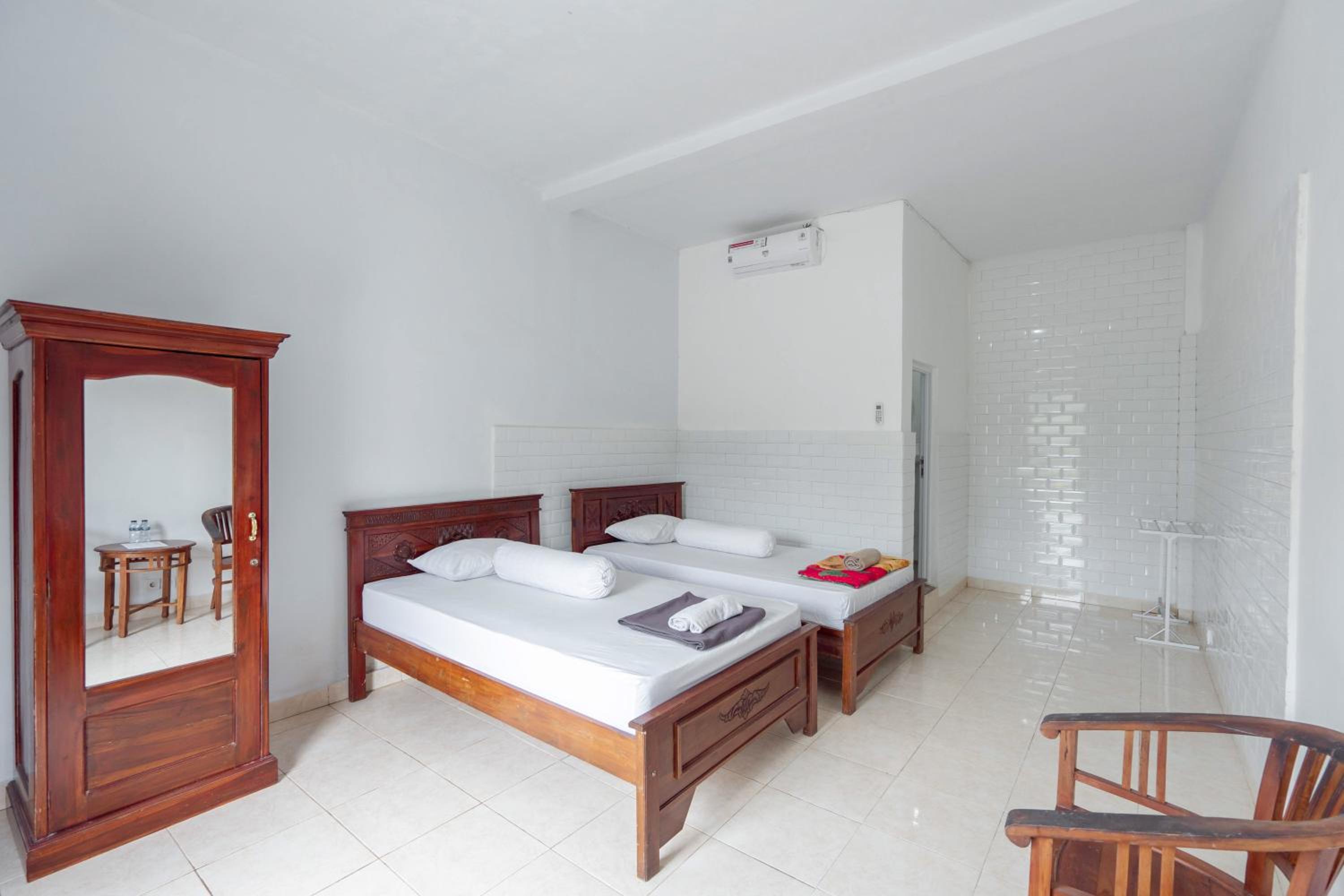 Twin Room - Photo 3