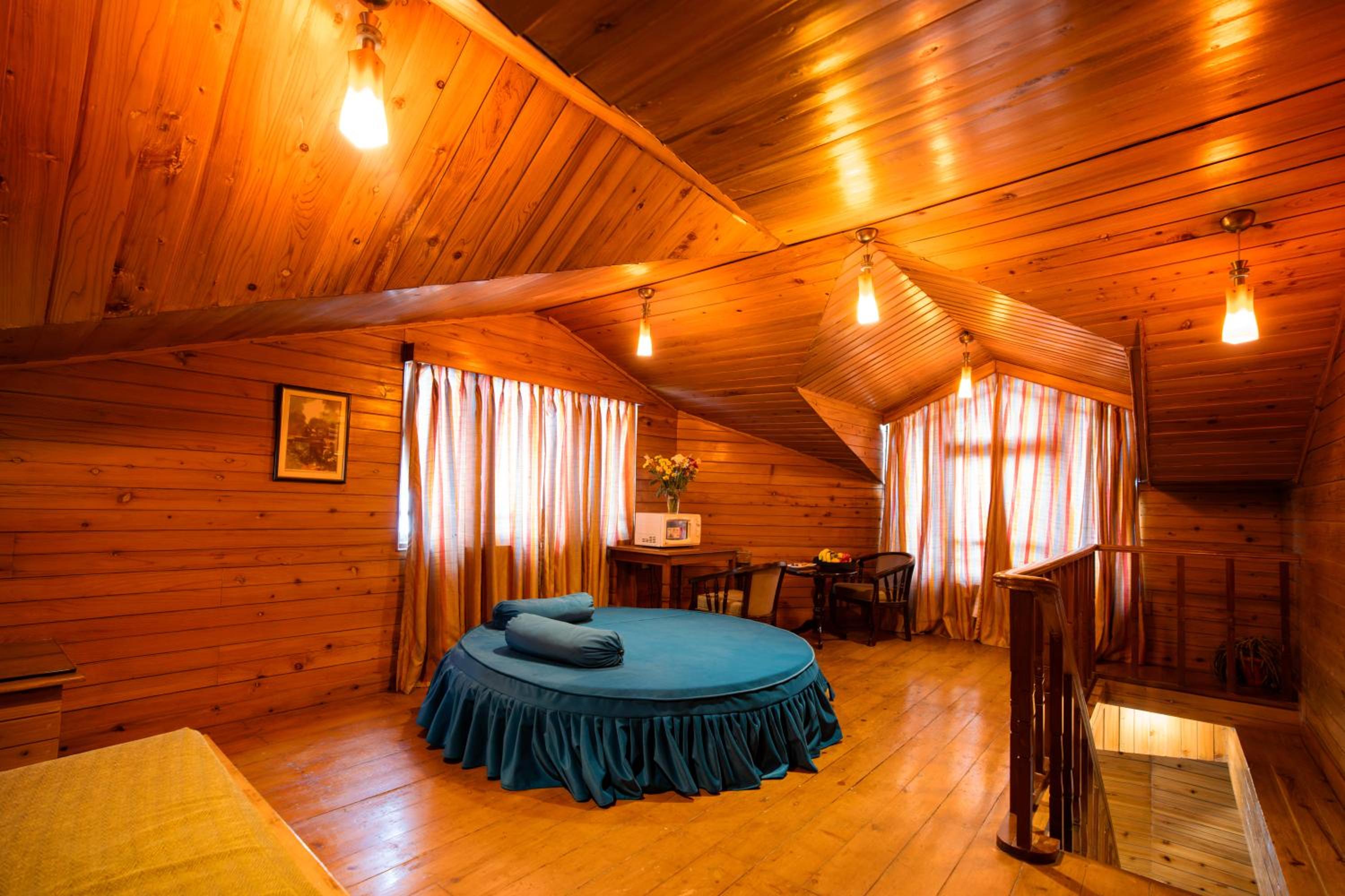 Premium Double or Twin Room - Photo 10