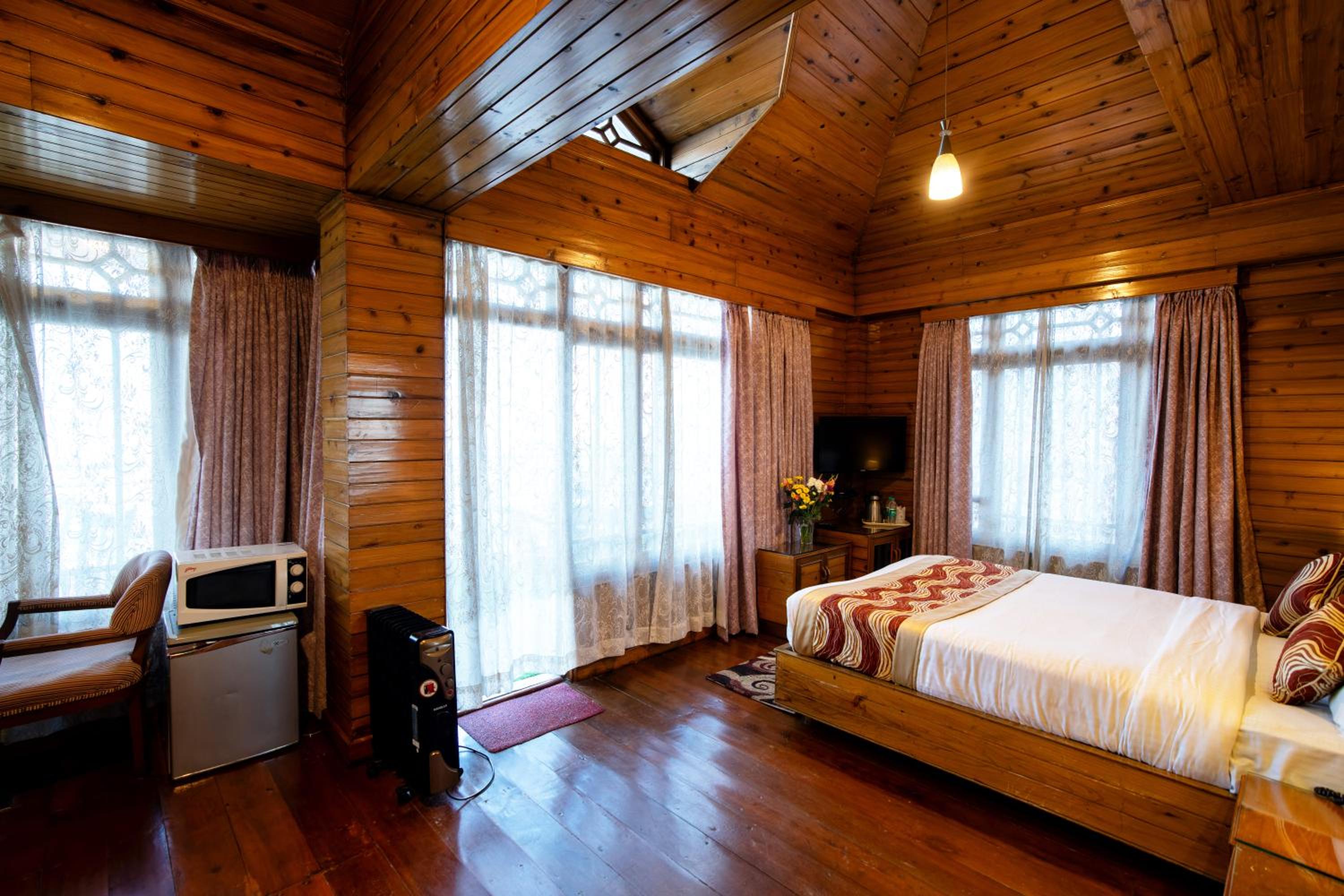 Premium Double or Twin Room - Photo 8