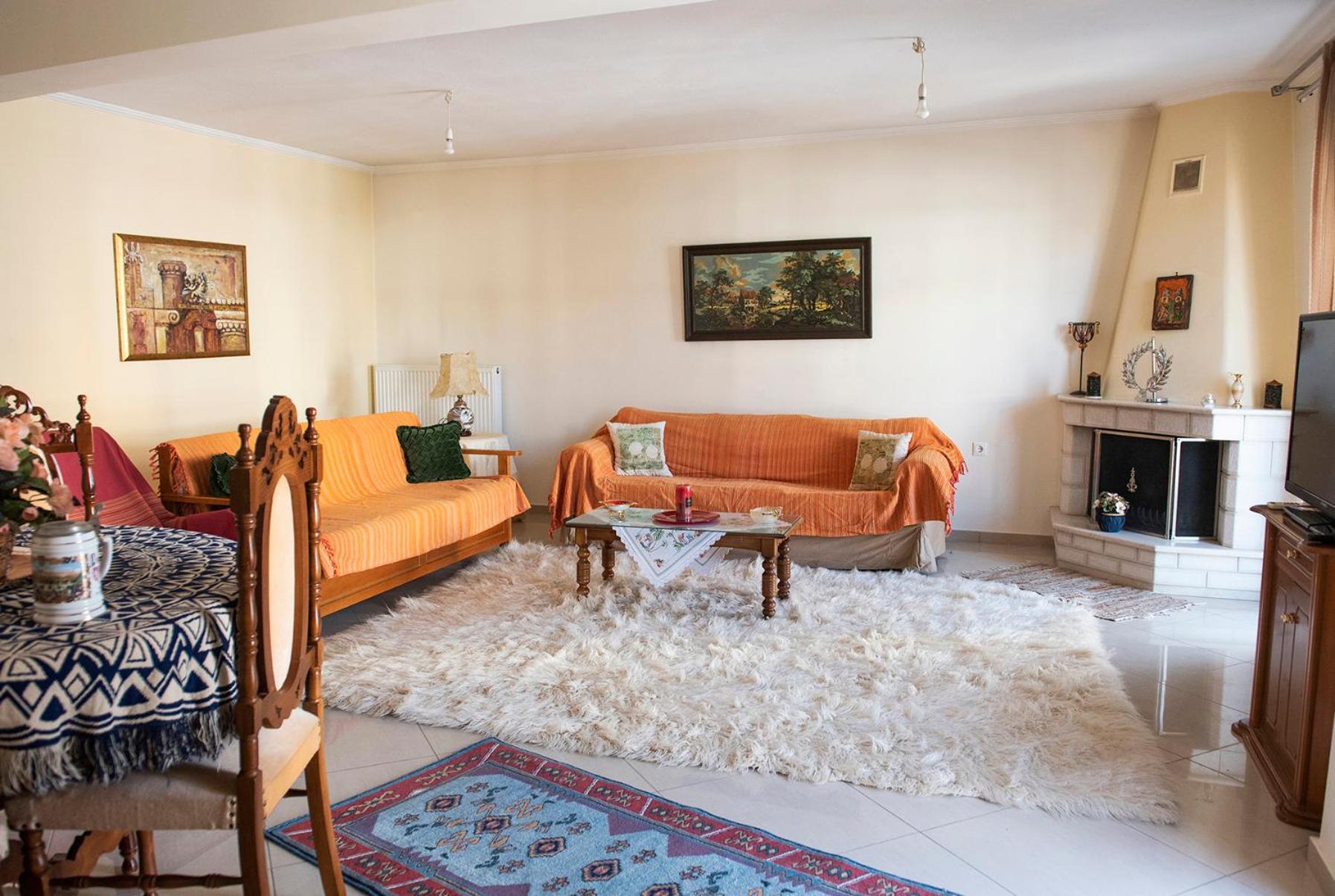 Two-Bedroom Apartment - Photo 30
