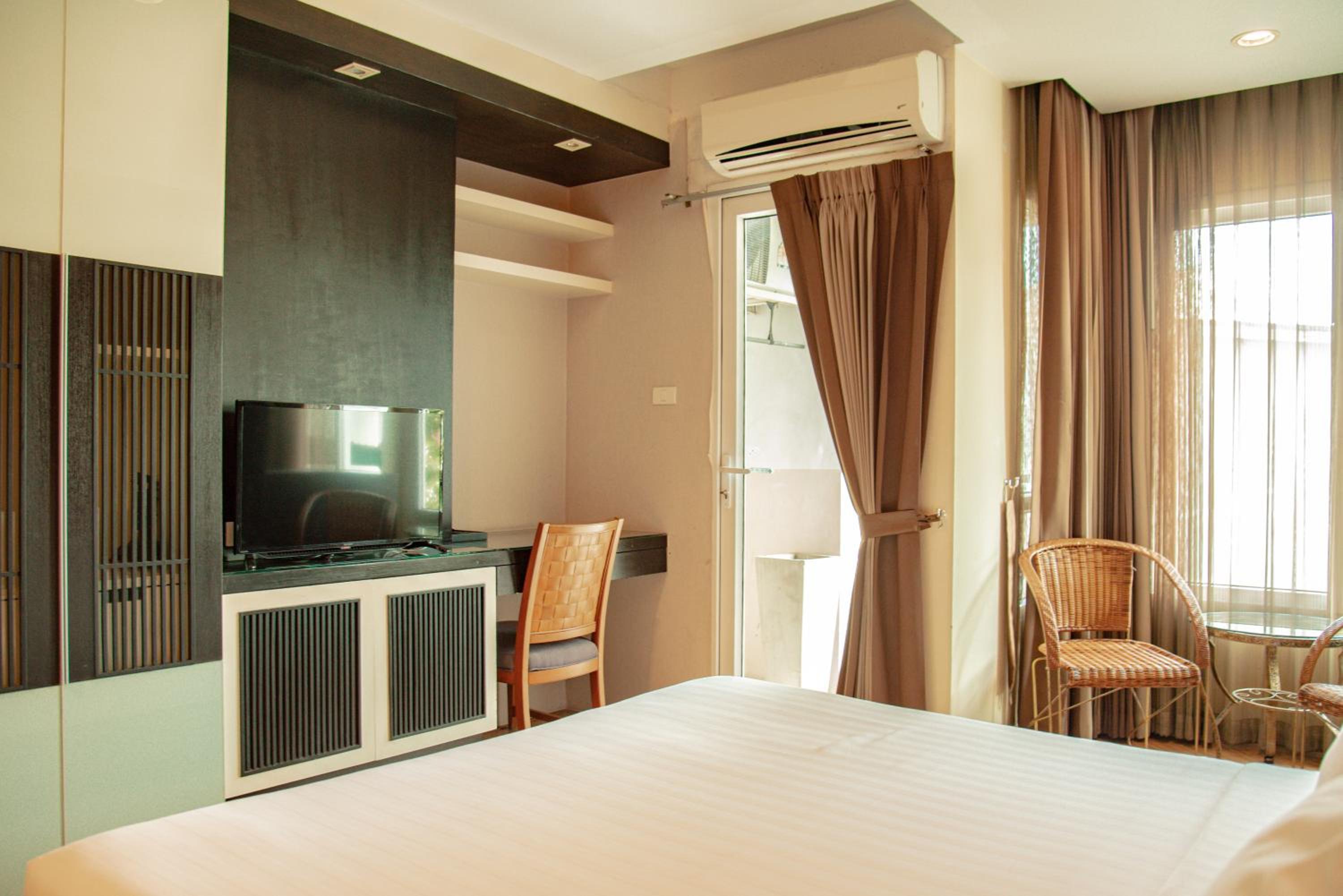 Superior Corner Room with City View photo 3