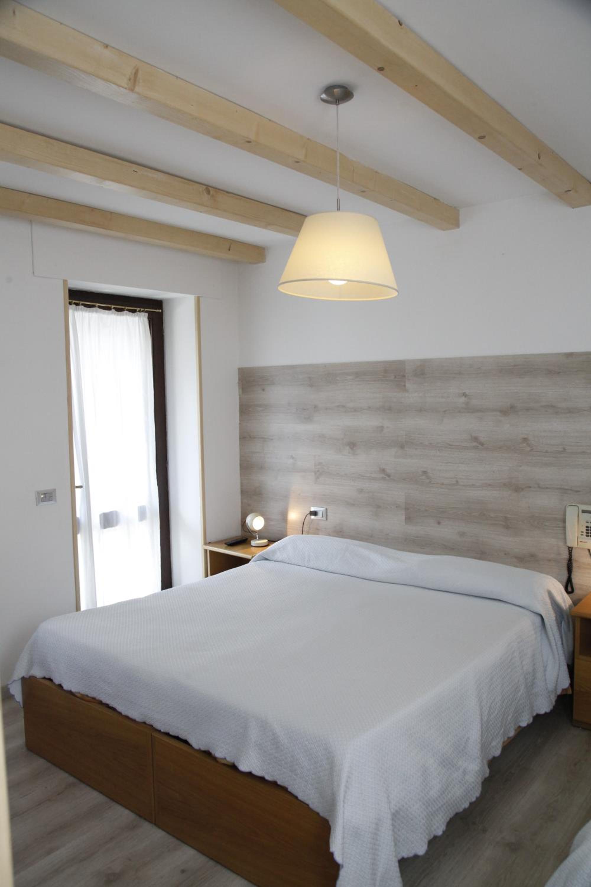 Double or Twin Room with Private Bathroom - Photo 2