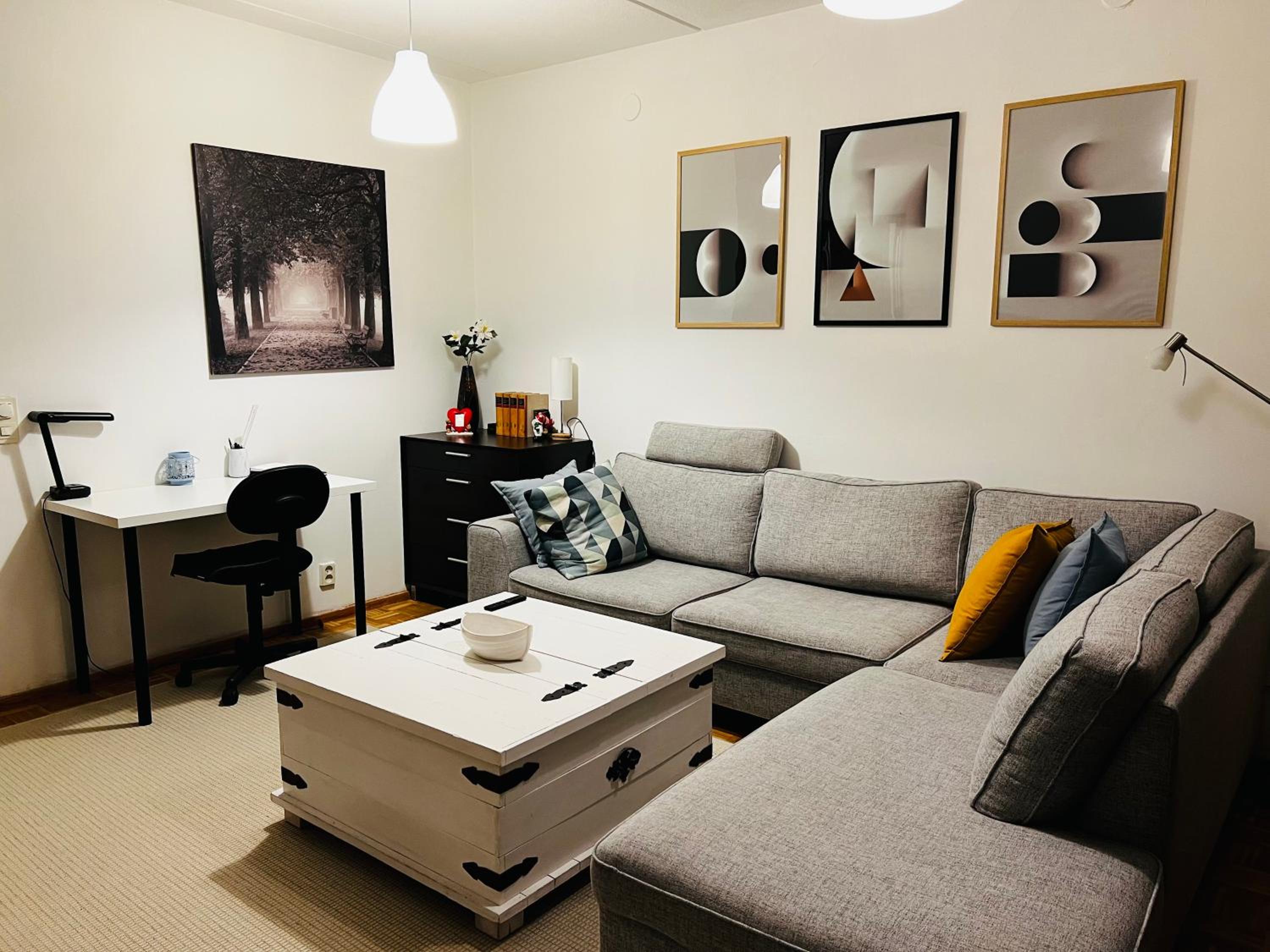 One-Bedroom Apartment photo 1