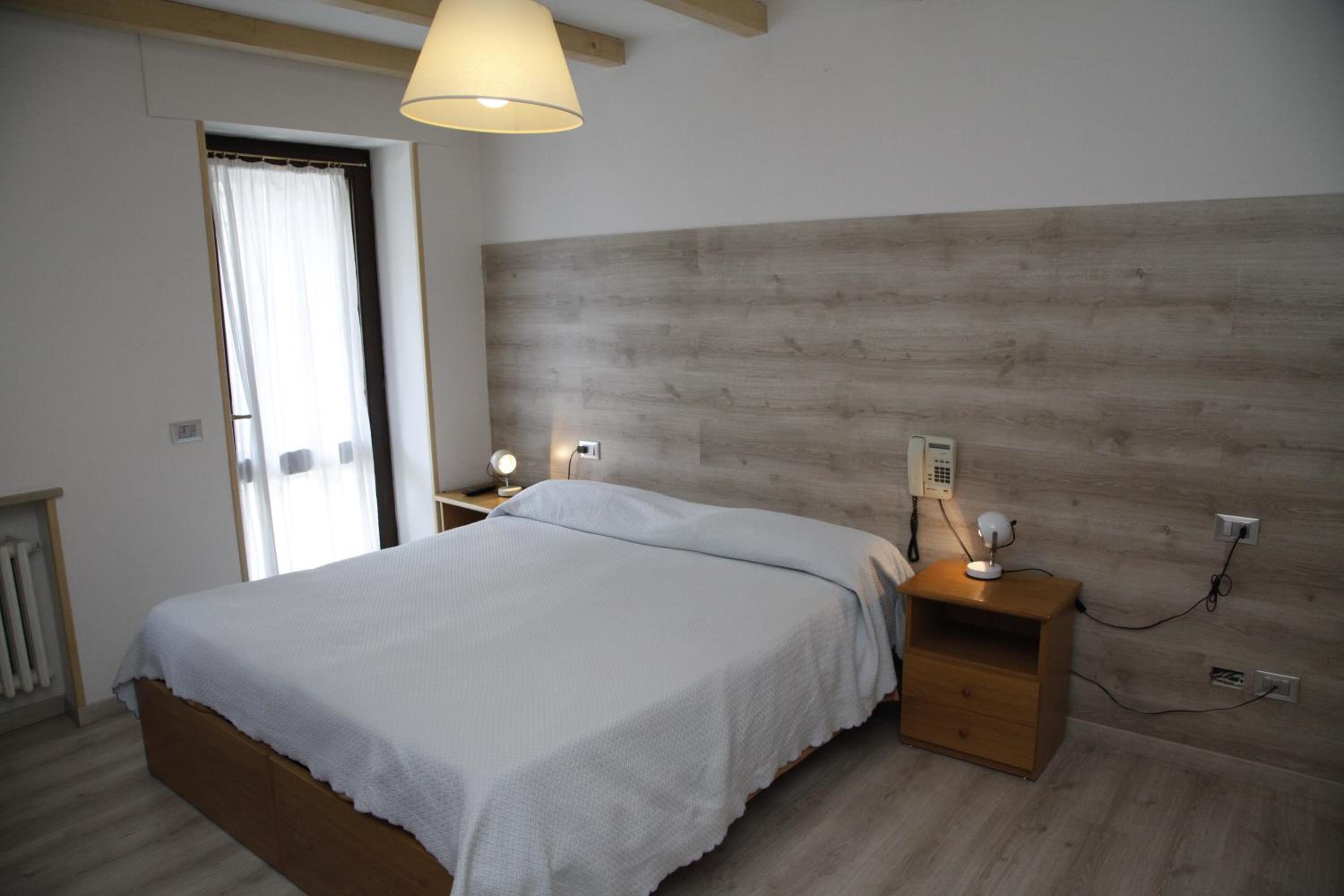 Deluxe Double or Twin Room photo 2
