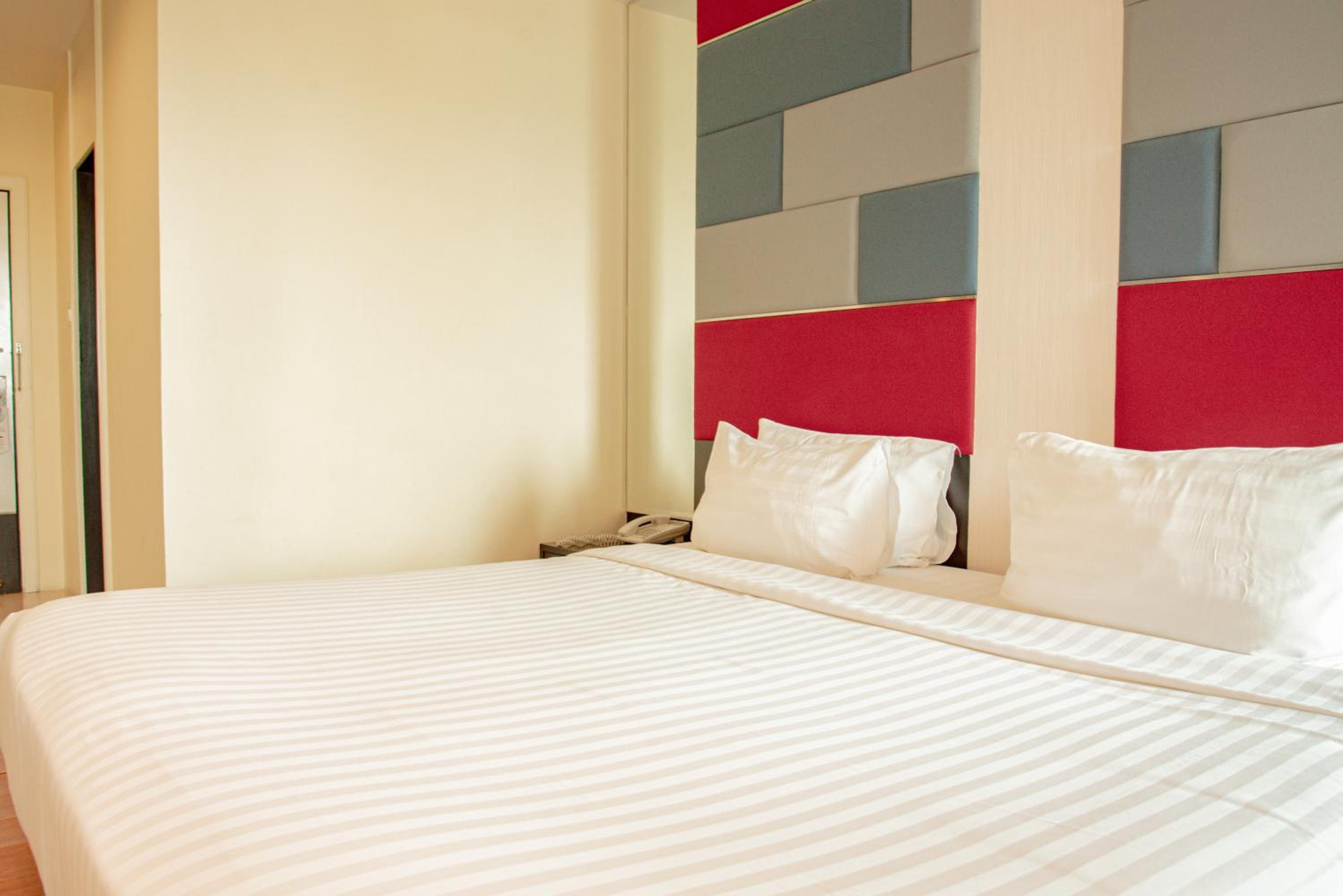 Superior King Room with City View photo 3