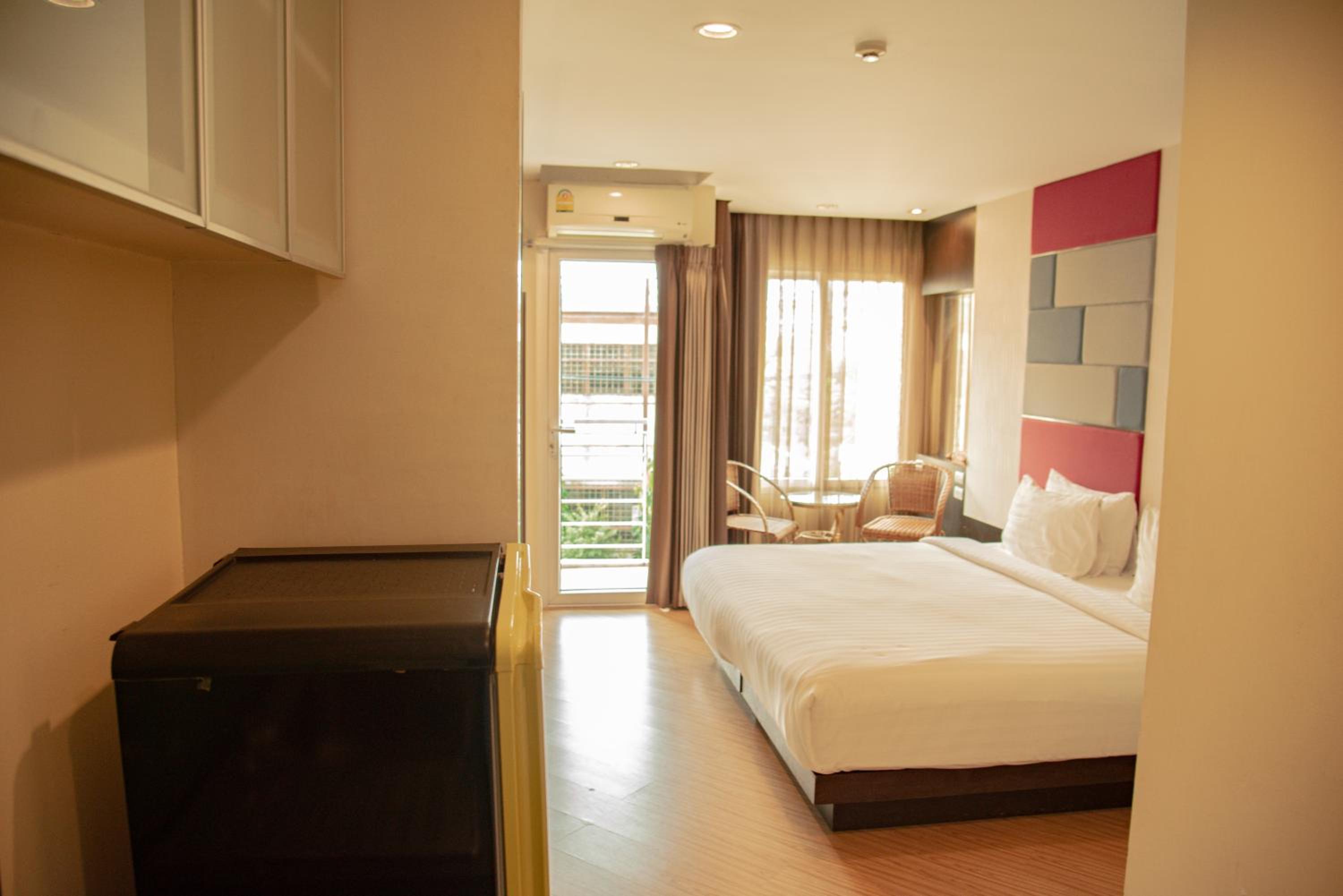 Superior King Room with City View photo 2