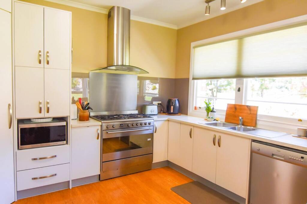Three-Bedroom House photo 3