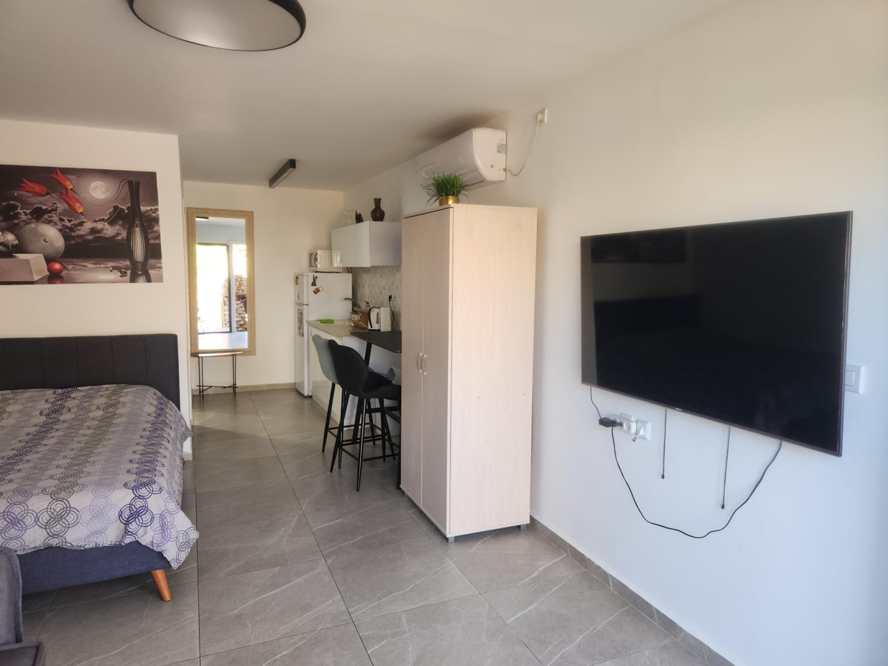 One-Bedroom House - Photo 9