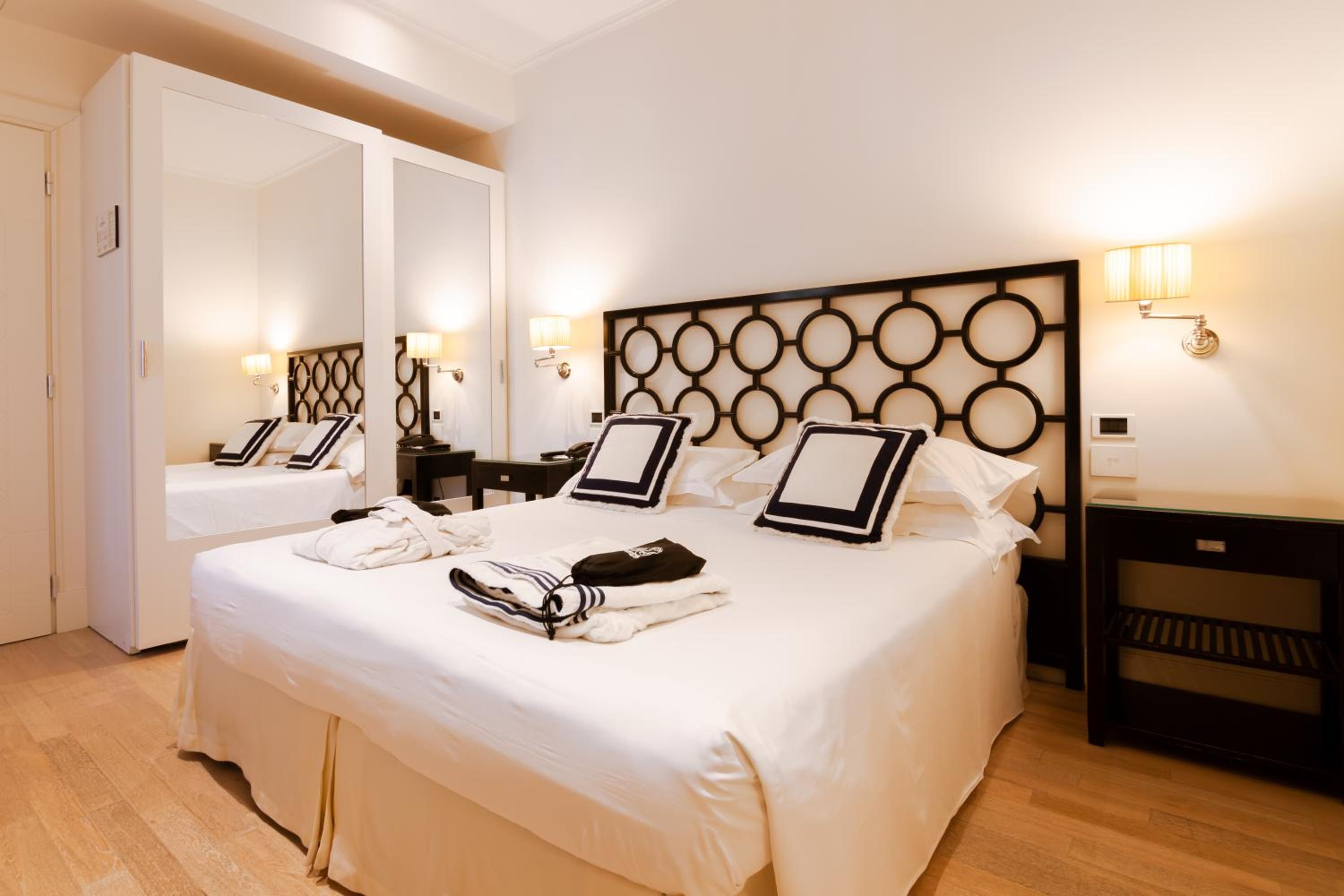Classic Double Room - Photo 1