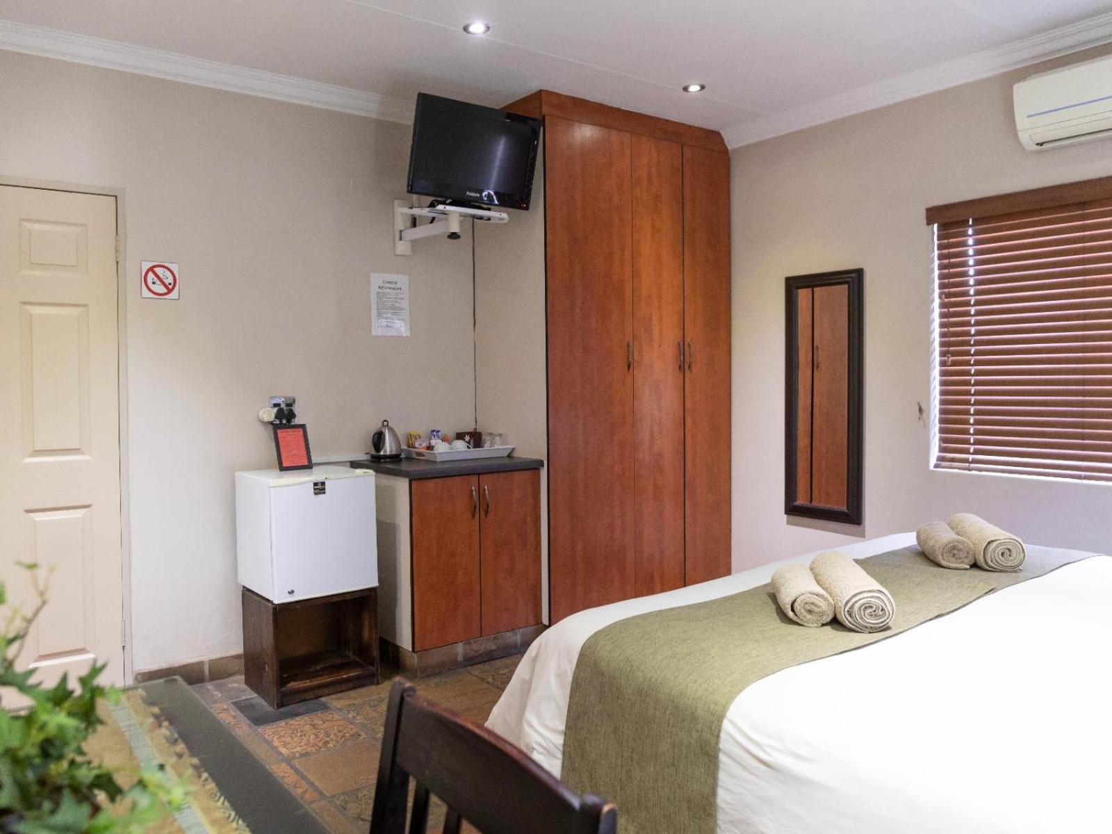 Double or Twin Room with Shower photo 2