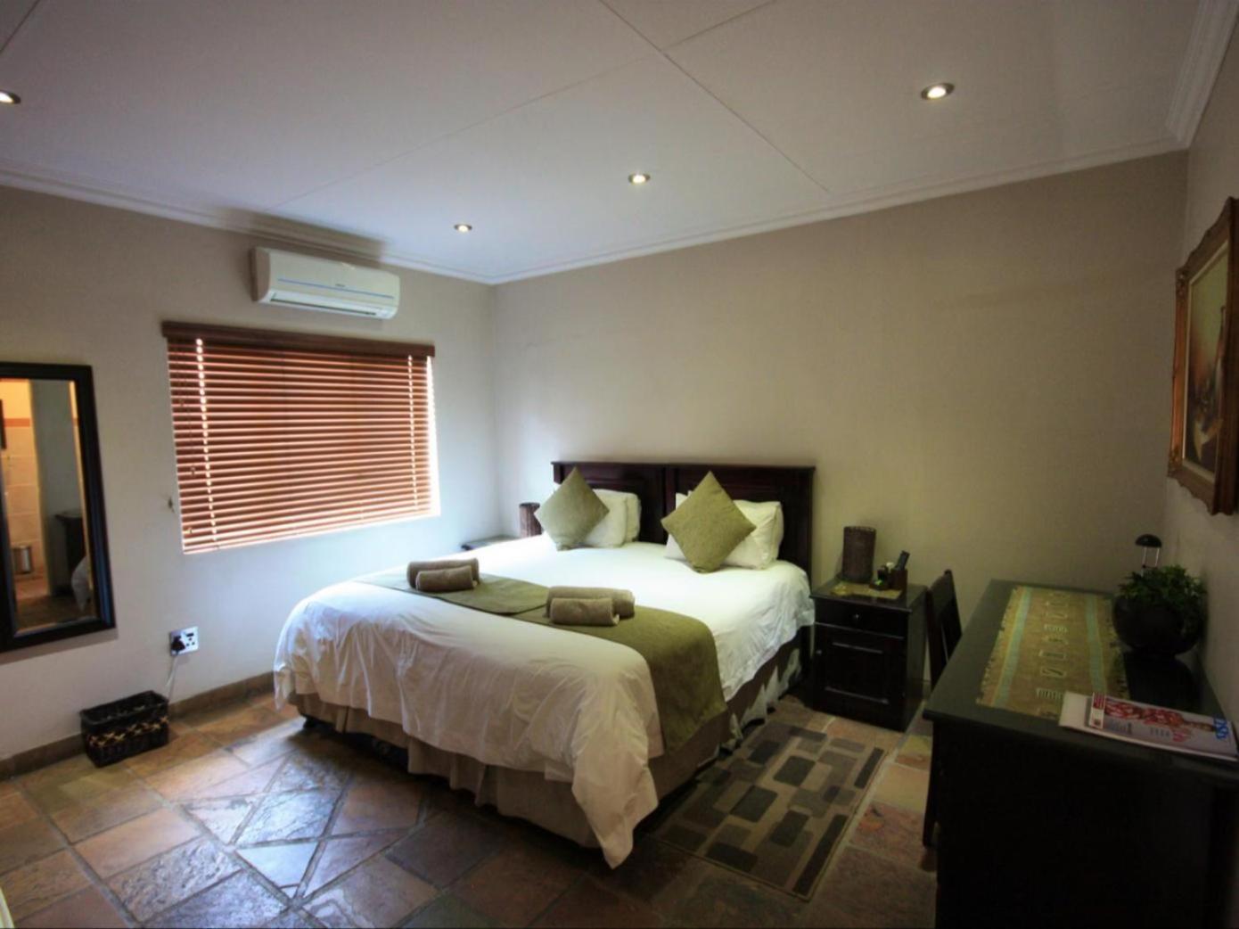 Double or Twin Room with Shower photo 3