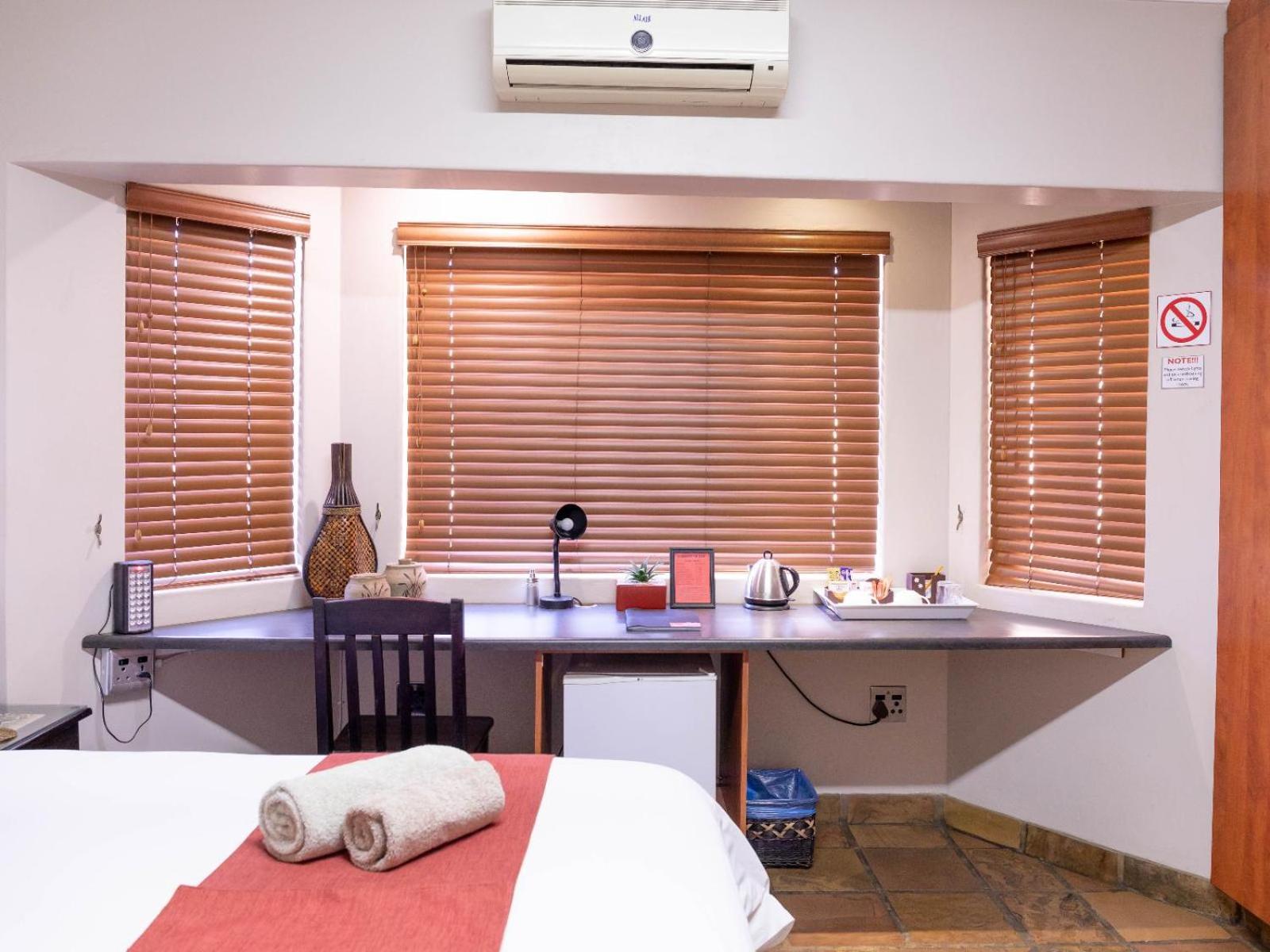 Double or Twin Room with Private Bathroom photo 2