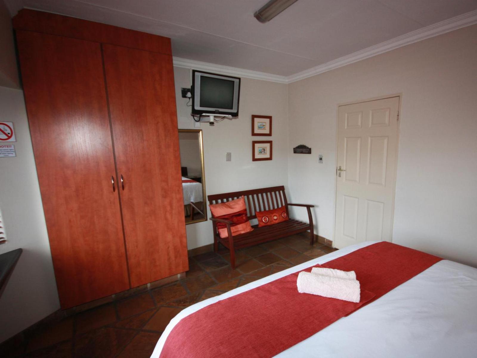 Double or Twin Room with Private Bathroom photo 3