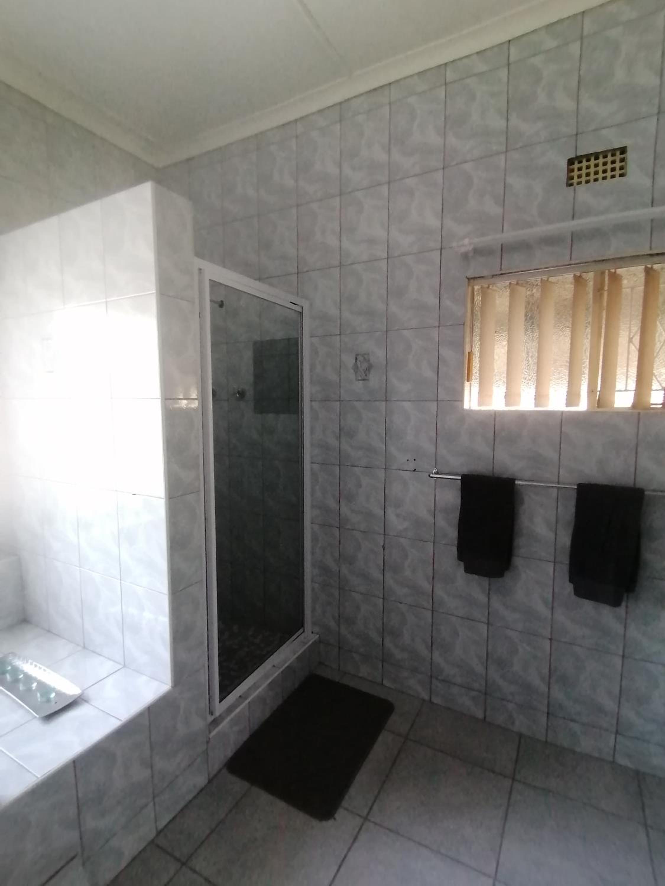 King Suite - Photo 11