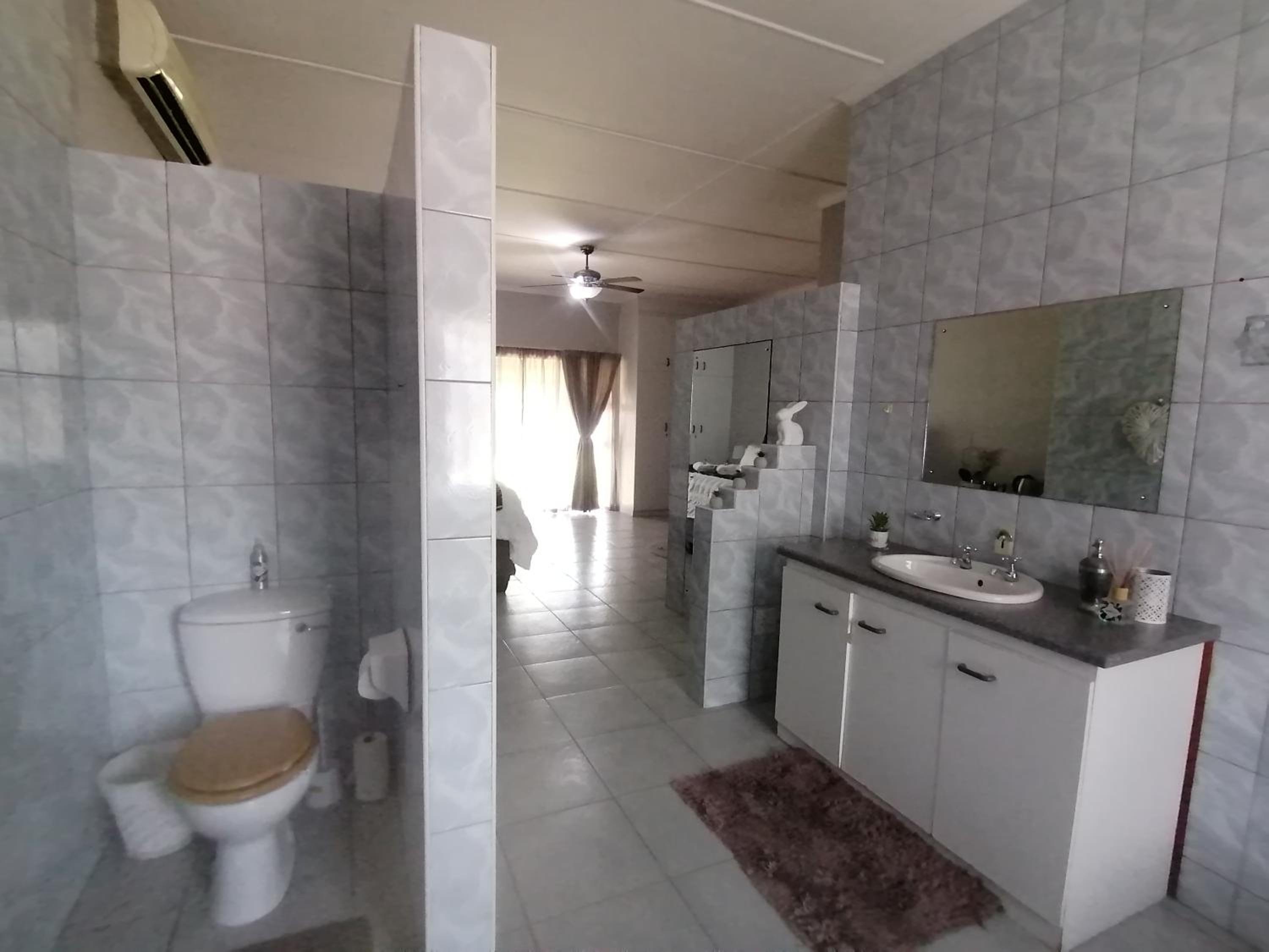 King Suite - Photo 12