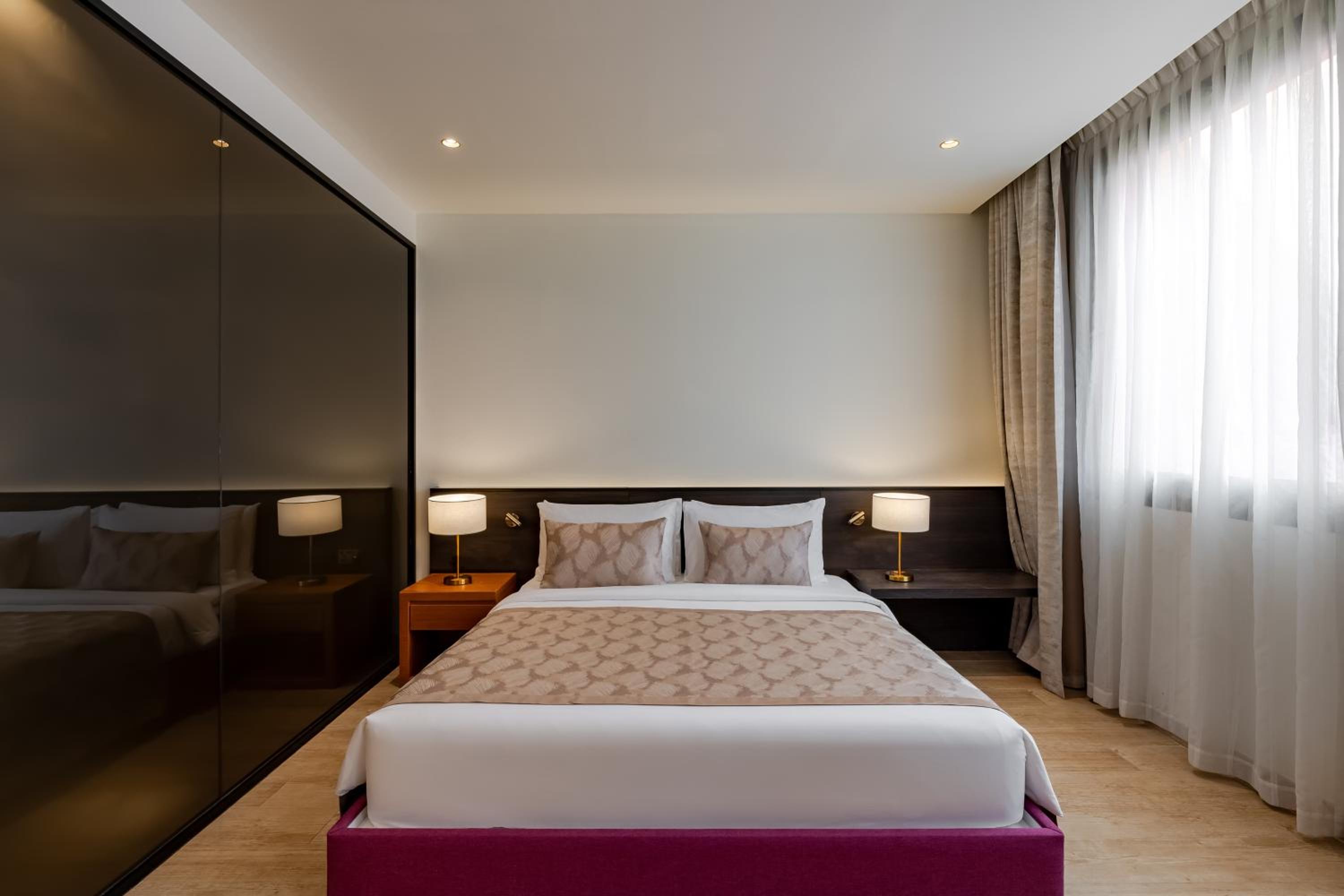 Premium King Room with Raining Street View photo 2