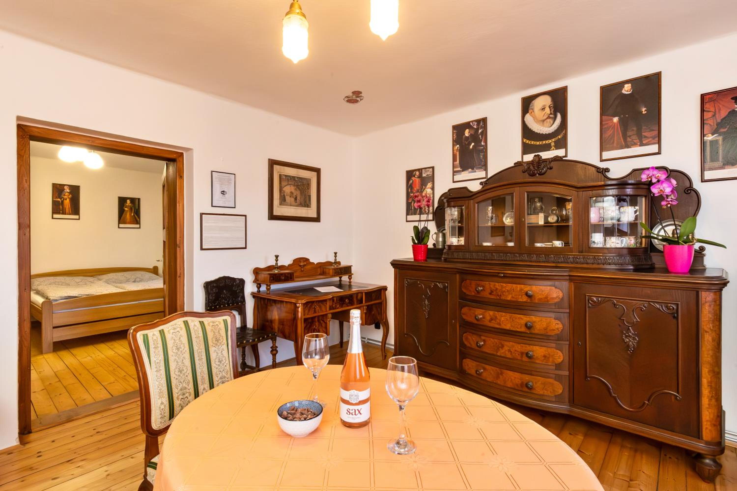 Suite - Photo 5