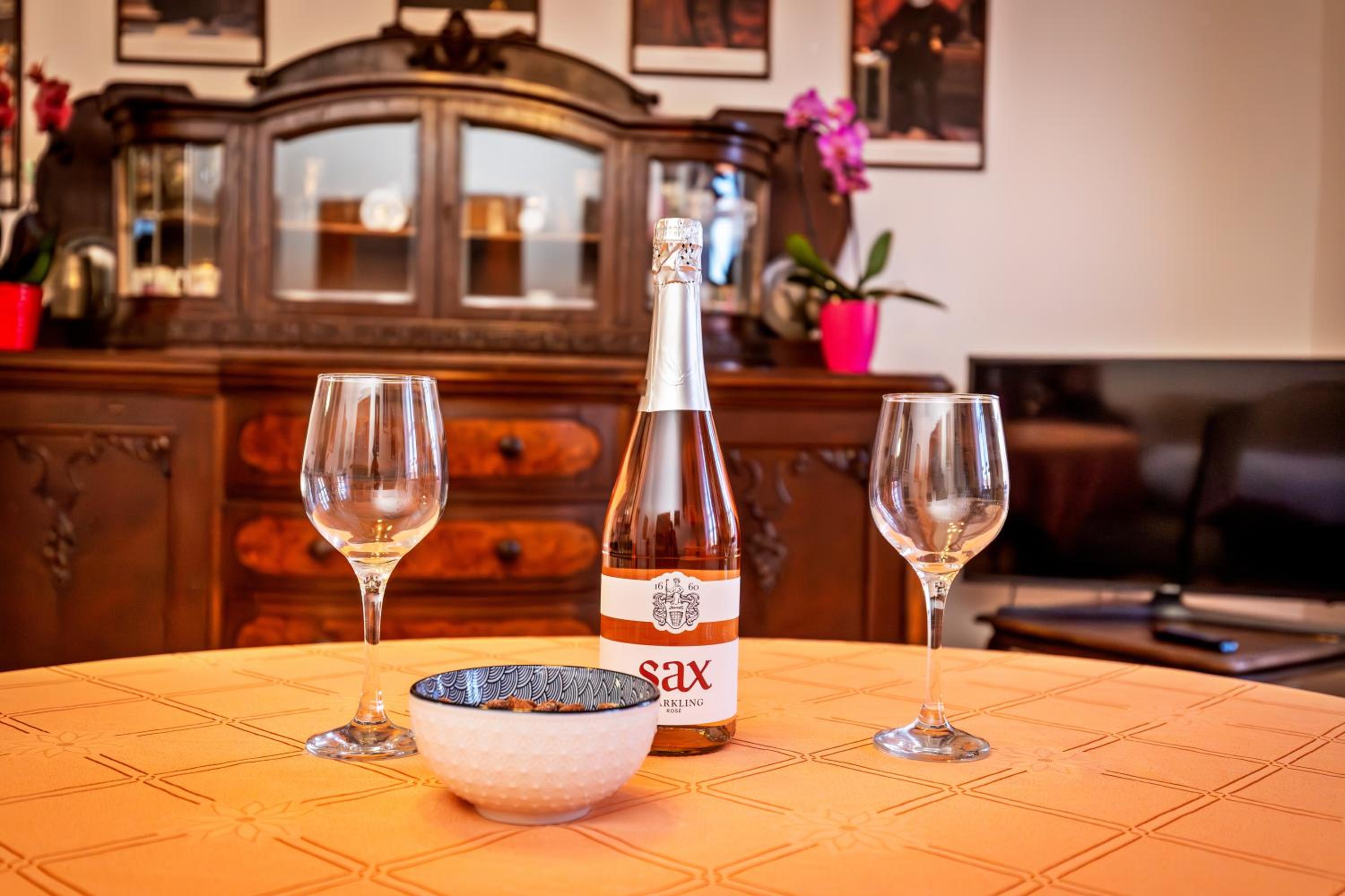 Suite - Photo 10