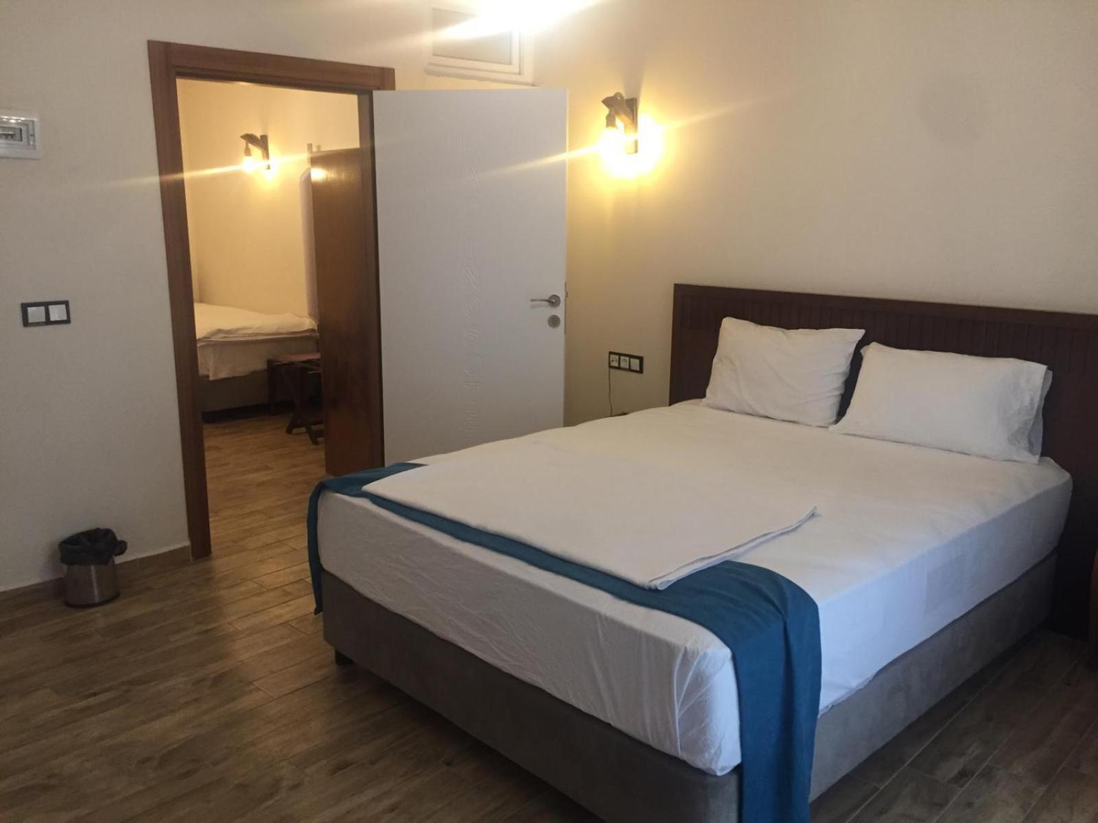 Deluxe Double or Twin Room with City View photo 2