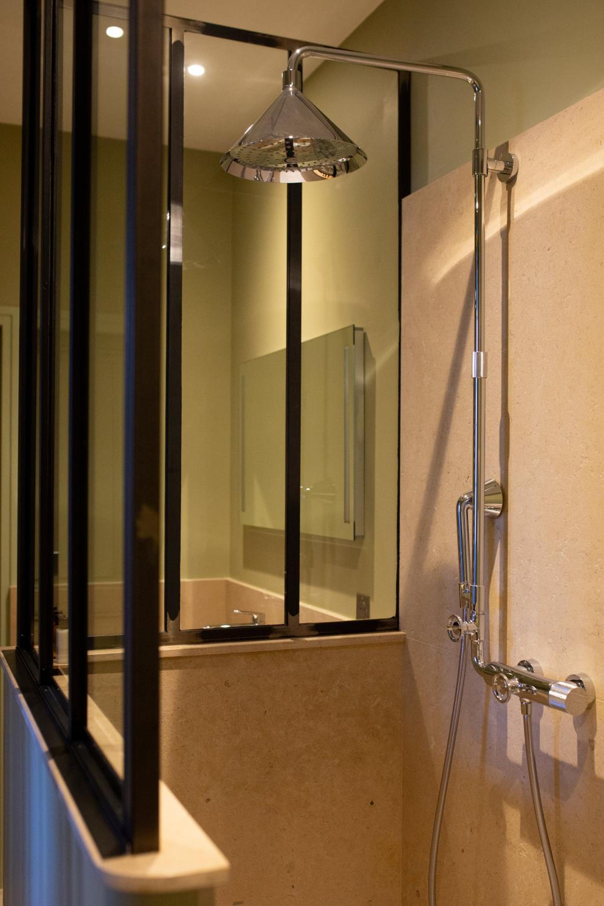 Superior Suite - Photo 8